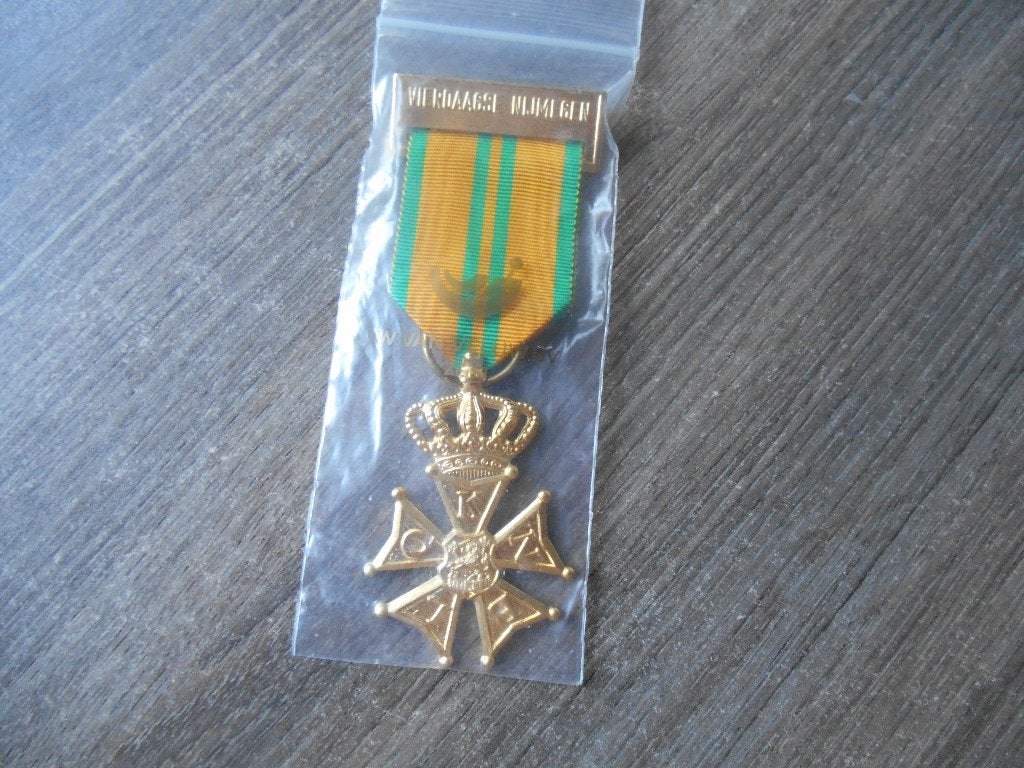 Vierdaagse medaille 2de keer, Ophalen of Verzenden, Landmacht, Nederland, Lintje, Medaille of Wings
