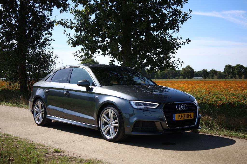 Audi A3 1.5 TFSI CoD S-line 150pk 2017 Grijs, Auto's, Voorwielaandrijving, 1498 cc, 150 pk, Leder en Stof