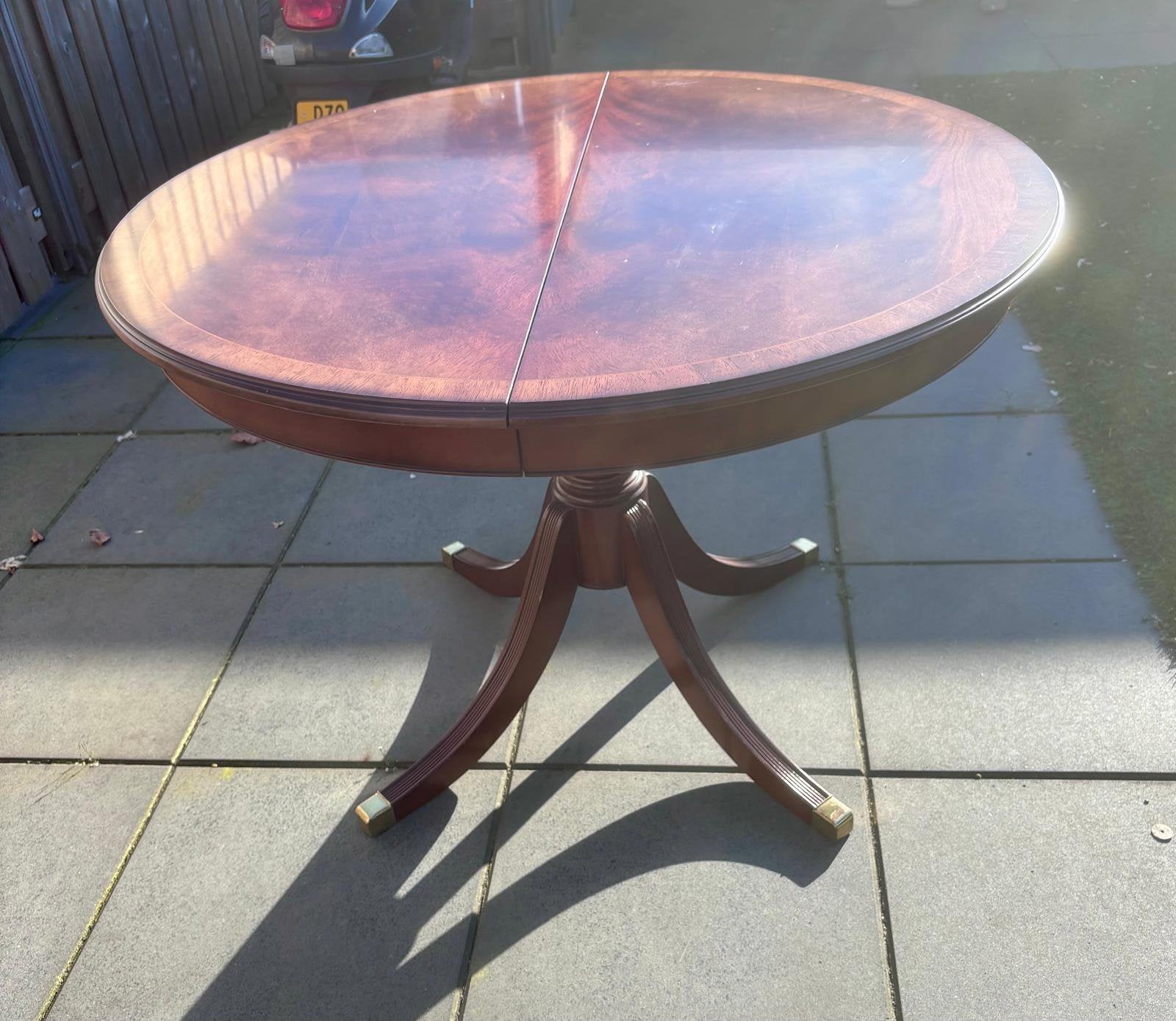 Uitschuifbare eettafel van mahoniehout, Ophalen