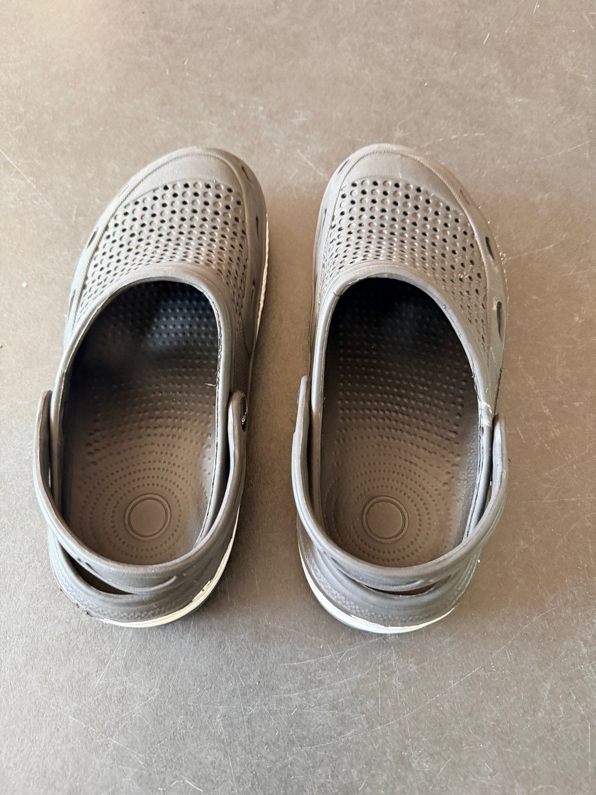 Grijze instappers/klompen maat 40, Kleding | Dames, Schoenen, Ophalen of Verzenden, Gedragen, Grijs, Instappers