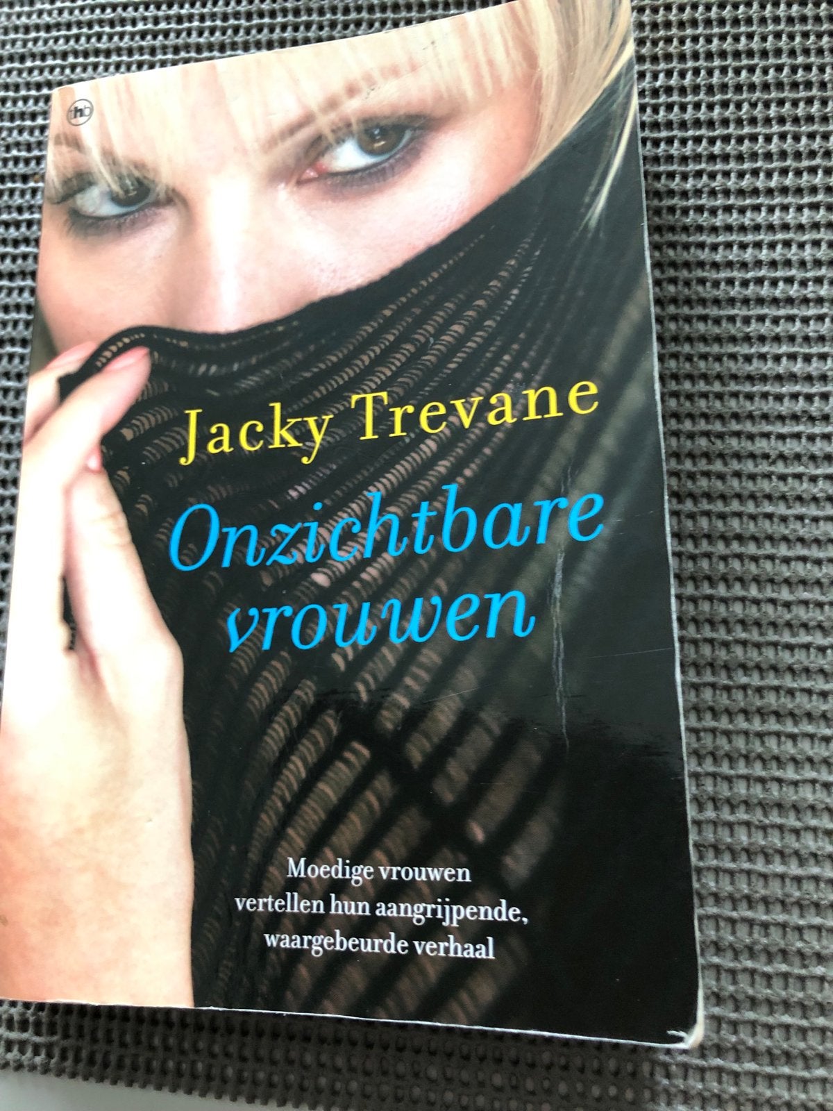 Onzichtbare Vrouwen - Jacky Trevane, Ophalen of Verzenden, Gelezen