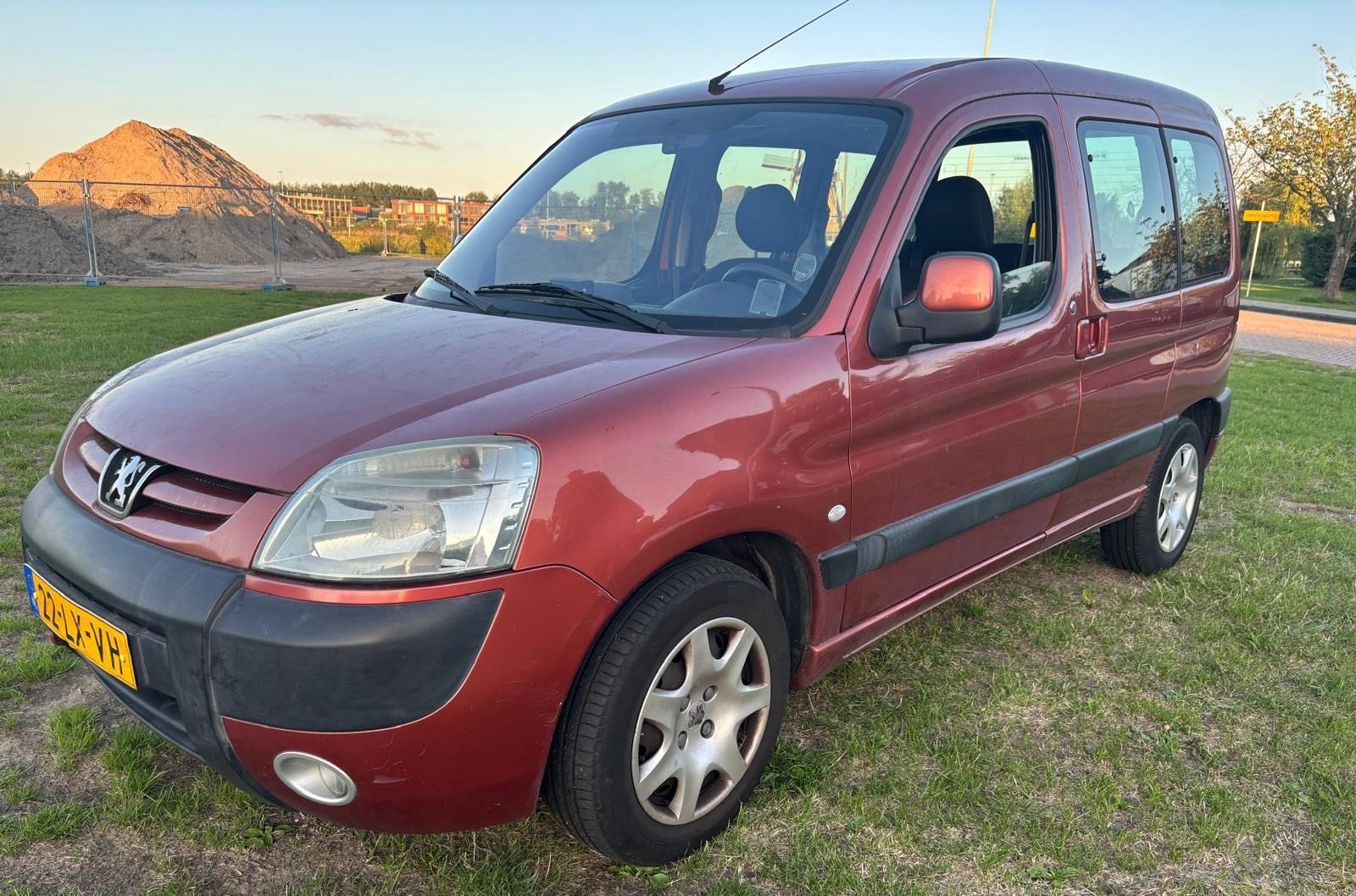 Peugeot Partner MPV 1.6-16V XT / Airco / Elek ramen, Auto's, Peugeot, Gebruikt, 4 cilinders, Bruin, 1226 kg