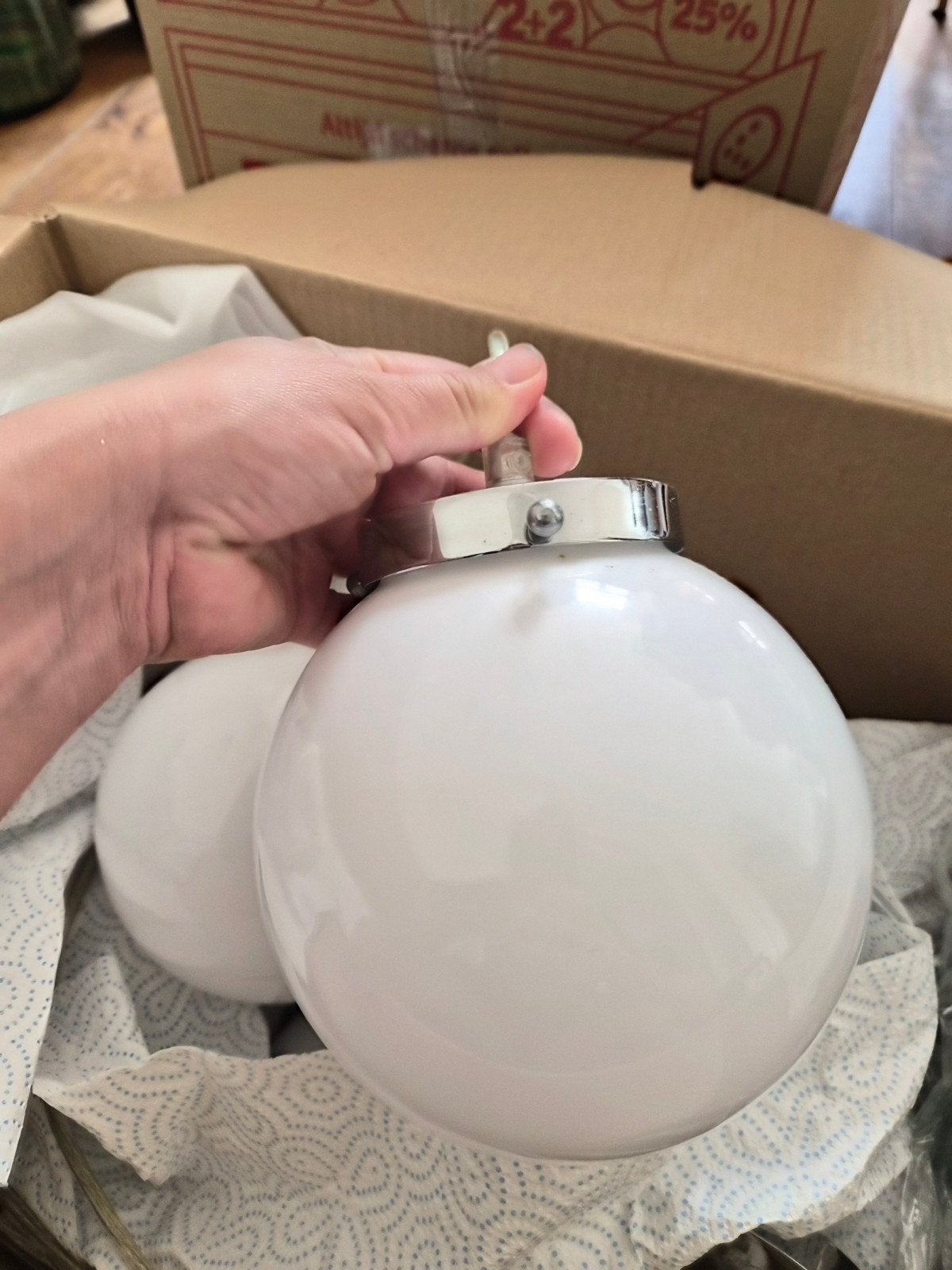 Moderne hanglamp met 8 witte glazen bollen, Ophalen of Verzenden, Zo goed als nieuw, Glas, Modern, Speels, Elegant