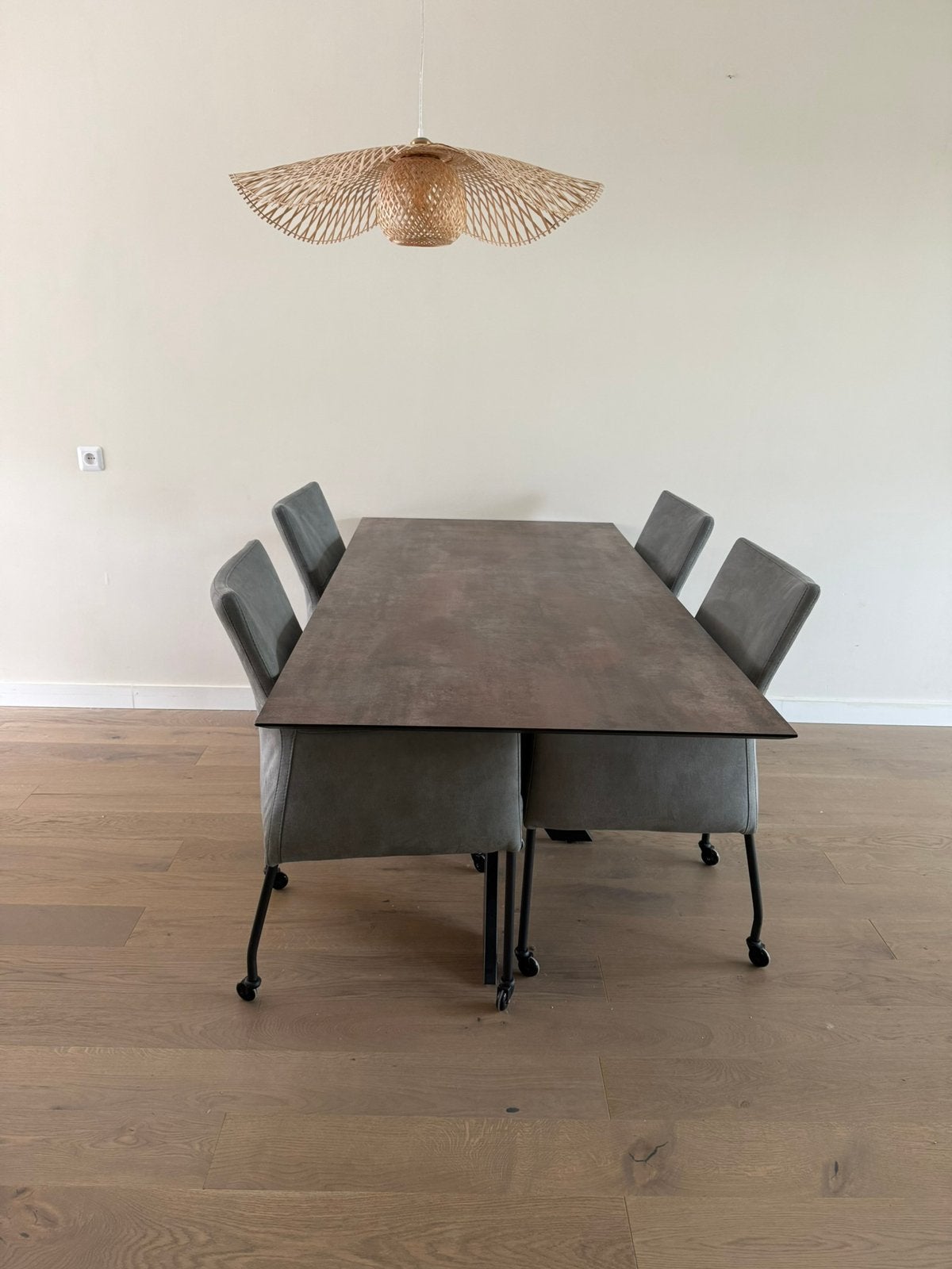 Prachtige eettafel met 4 comfortabele stoelen, Ophalen, Overige materialen, 50 tot 100 cm, Zo goed als nieuw