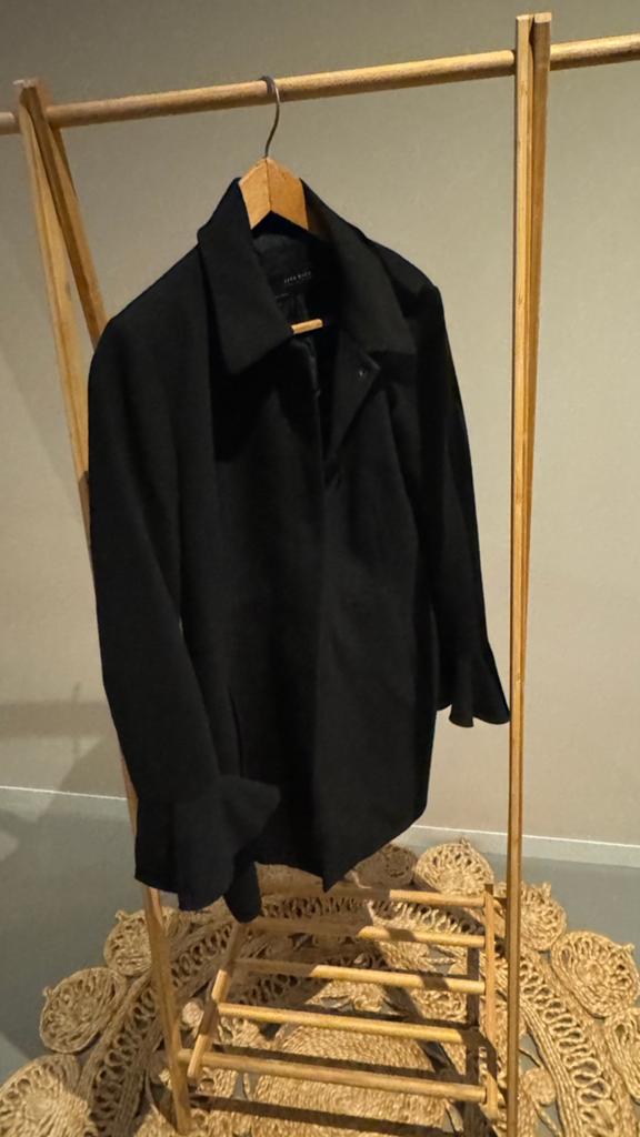 Zara Basic Zwart Jasje met Ruches Maat L, Zwart, Maat 42/44 (L), Ophalen of Verzenden, Zo goed als nieuw