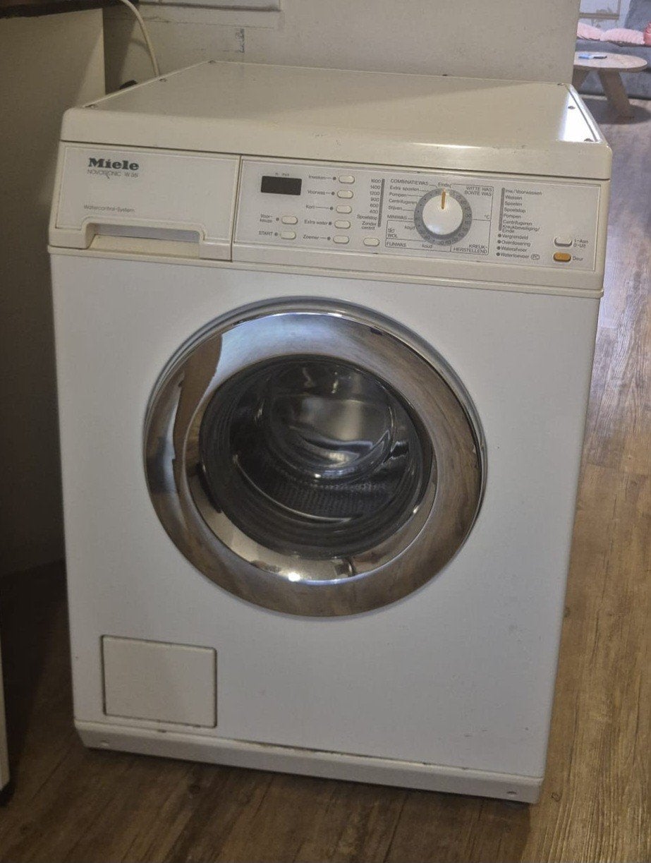 Miele Novotronic W361 - 1600 Toeren, Ophalen, Gebruikt, 4 tot 6 kg, 1600 toeren of meer