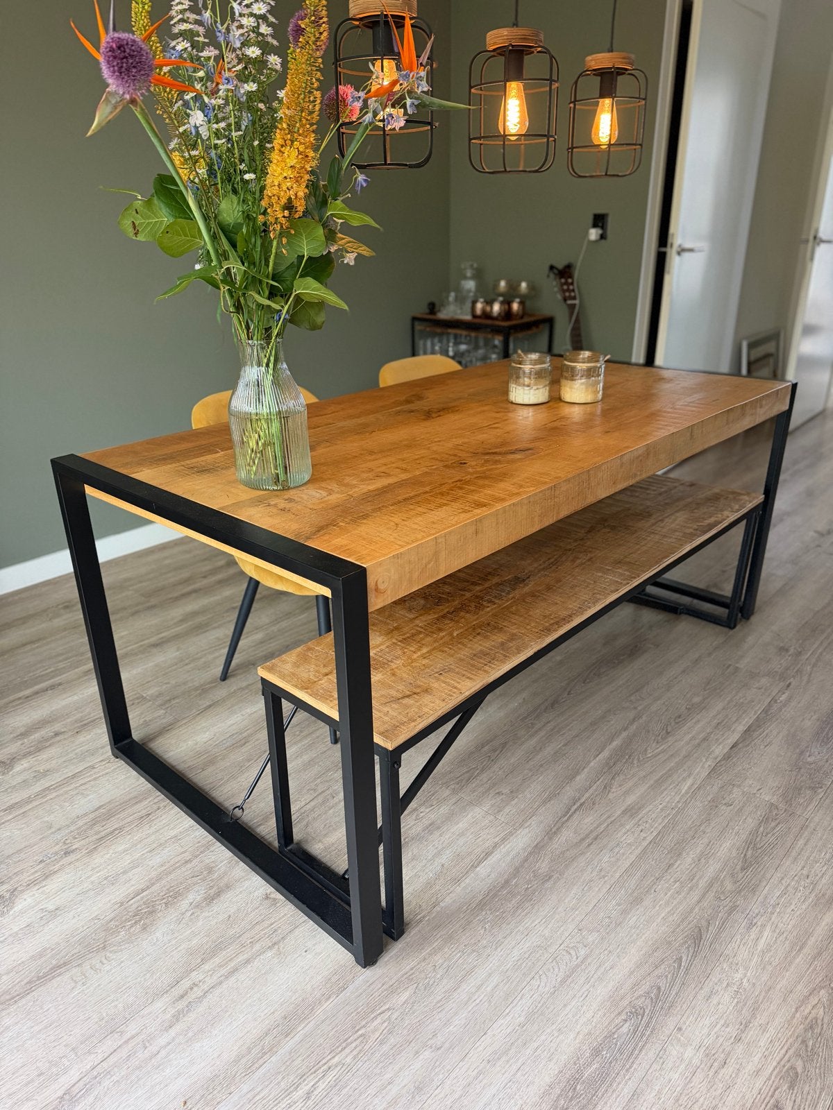 Eettafel met bankje, mangohout en metaal, Huis en Inrichting, Tafels | Eettafels, Ophalen, Gebruikt, 50 tot 100 cm, 150 tot 200 cm