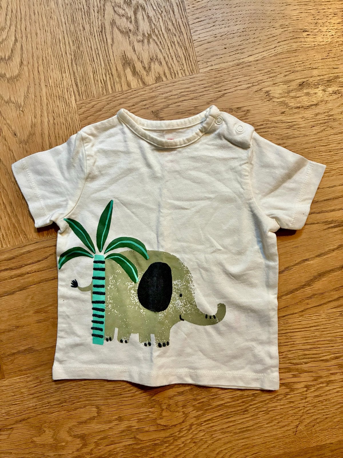 Hema T-shirt met olifant en palmboom - Maat 62, Ophalen of Verzenden, Zo goed als nieuw, Jongetje of Meisje, Shirtje of Longsleeve