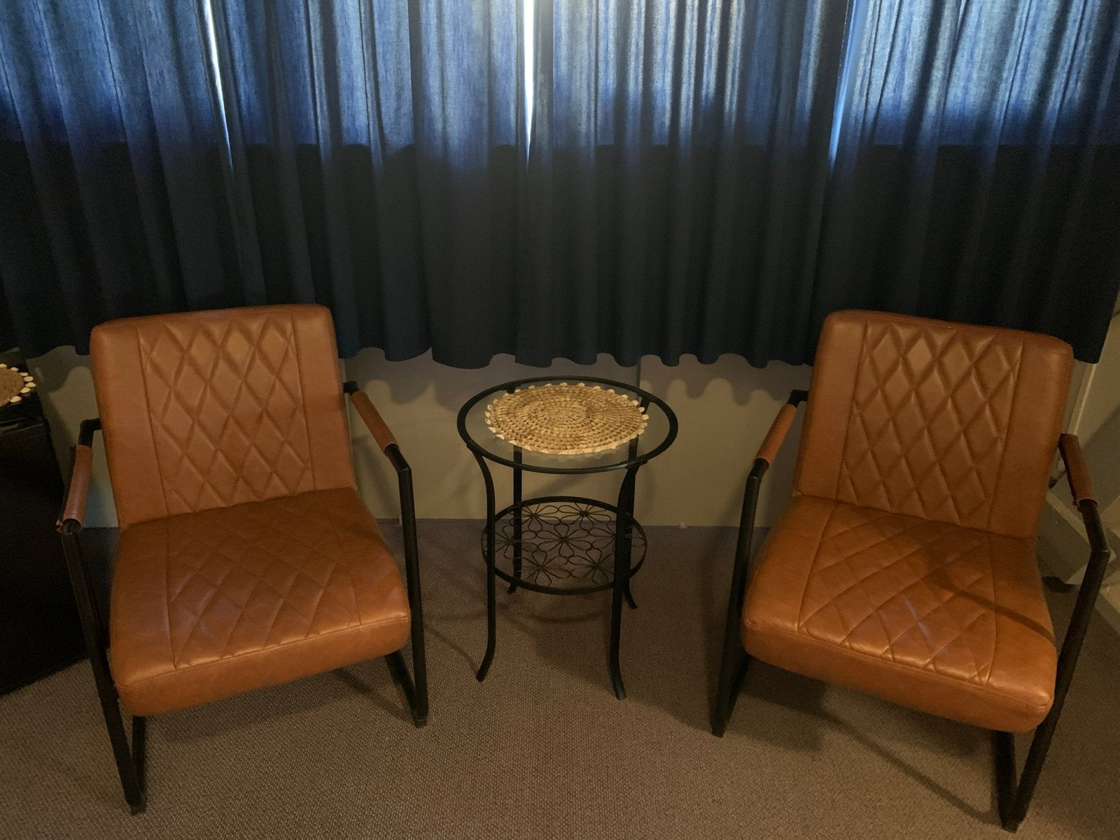 Twee zo goed als nieuwe cognac kunst leren stoelen, Ophalen, Twee, Bruin, Zo goed als nieuw