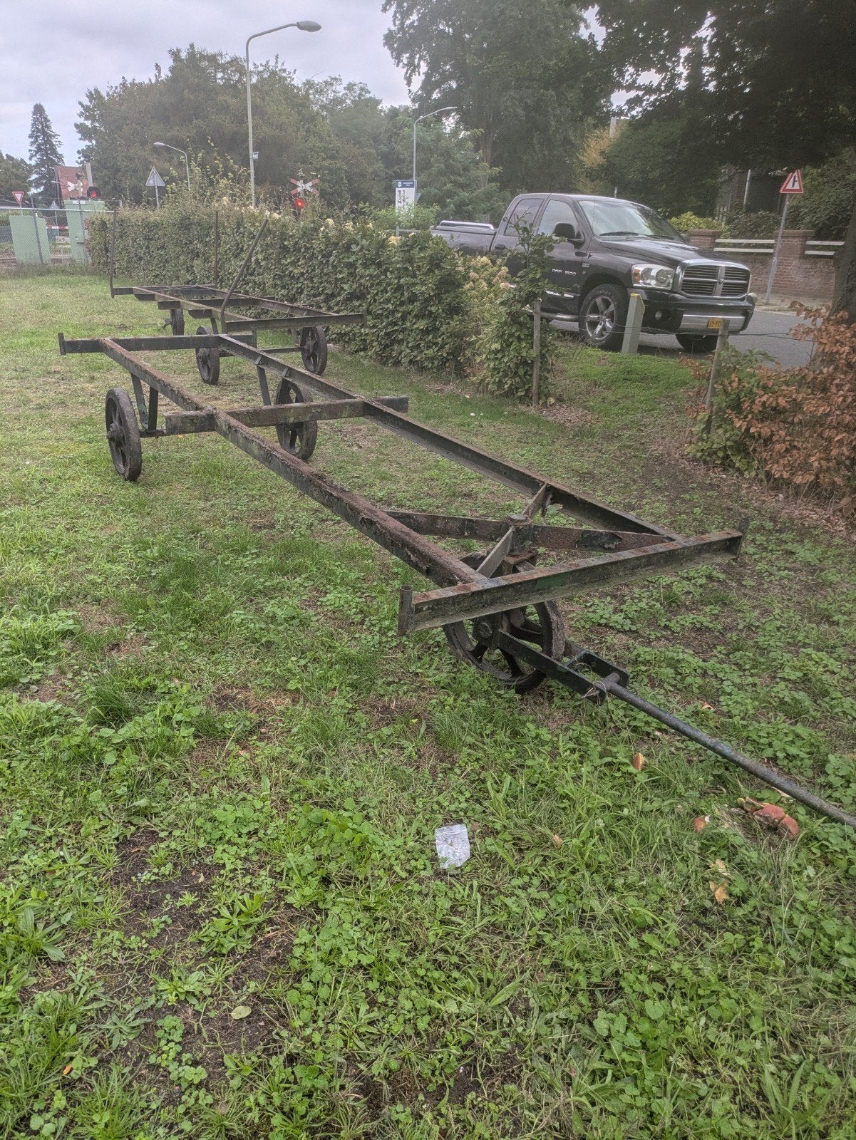 Oude Marktkarren met Tank Loopwielen uit WO2, Ophalen, Gebruikt