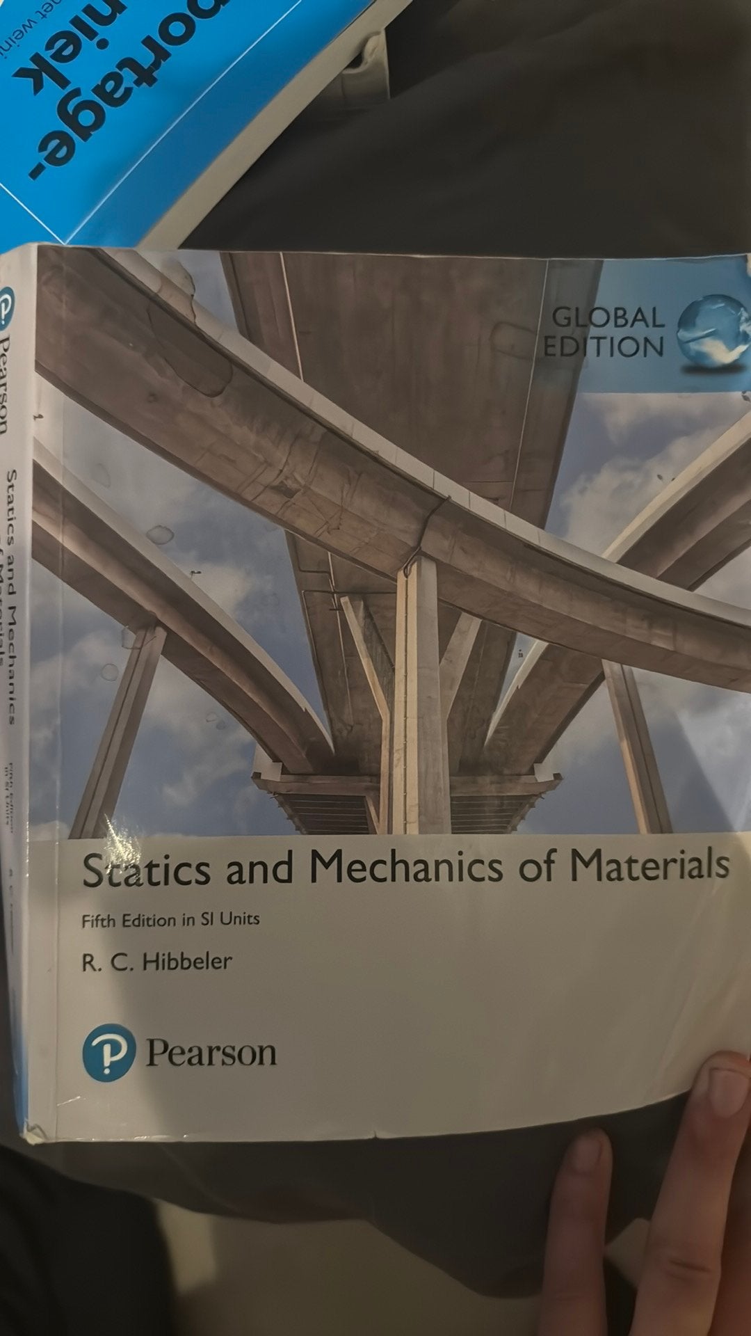 Statics and mechanics of materials, Boeken, Techniek, Ophalen of Verzenden, Zo goed als nieuw, Werktuigbouwkunde