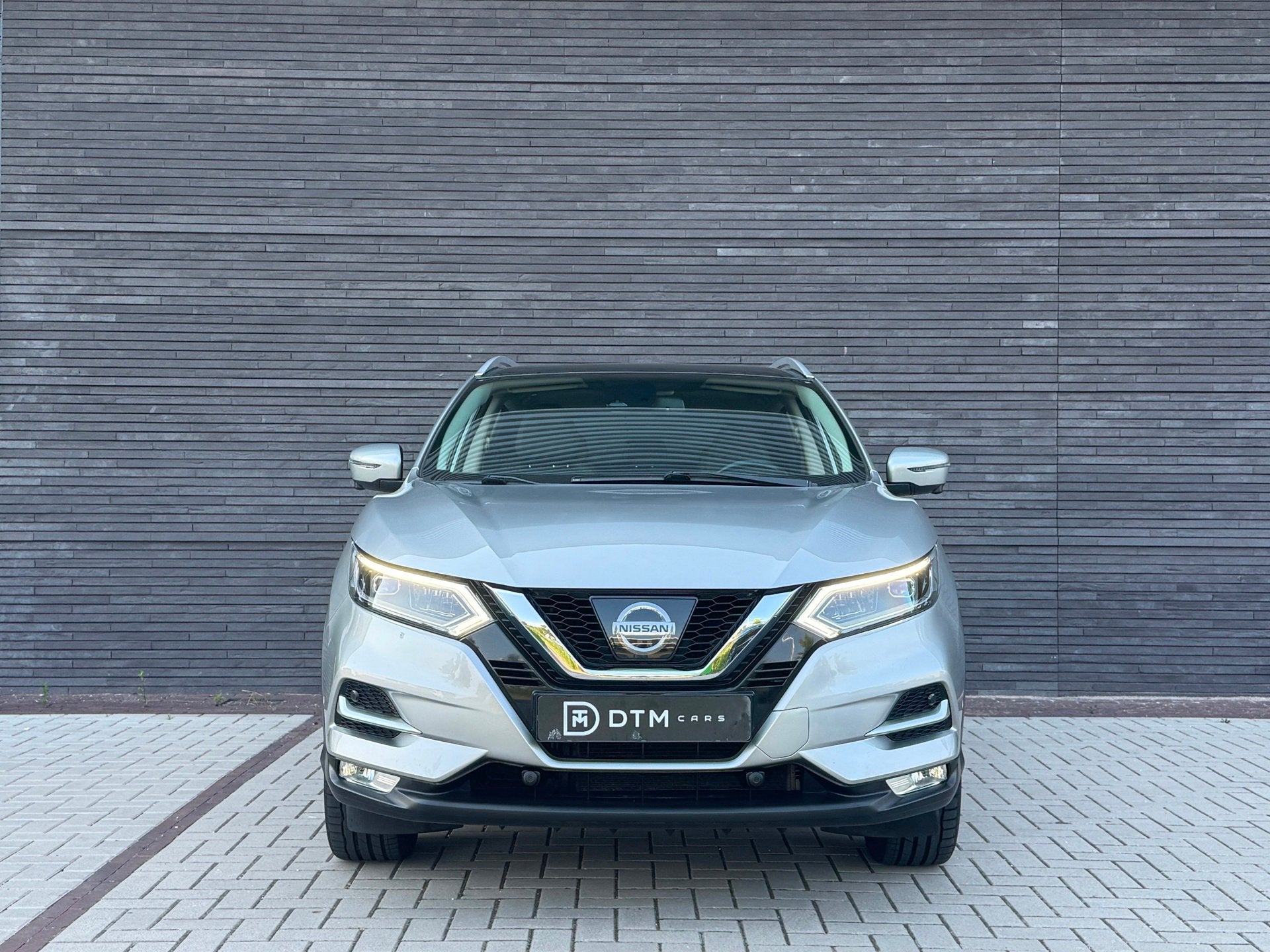 Nissan Qashqai 1.2 Tekna 360° Cam Trekhaak Pdc Pano Navi le, Voorwielaandrijving, Euro 5, Gebruikt, Zwart