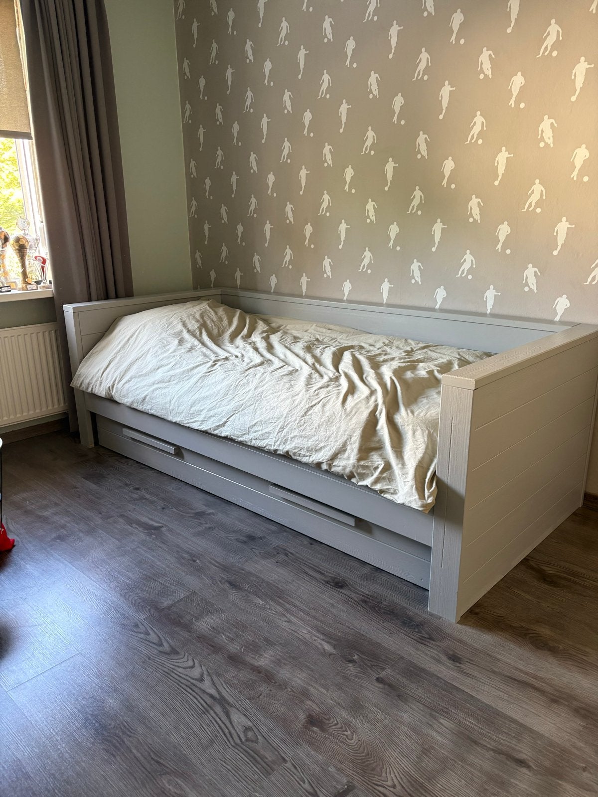 Woood bedbank met uitschuifbaar bed in zeer nette staat, Huis en Inrichting, Ophalen, 90 cm, Eenpersoons, Zo goed als nieuw