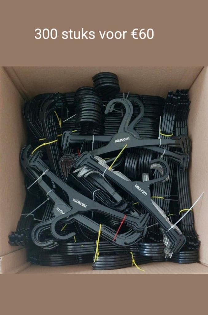 Partij verkopen!
Kleding hangers voor Lingerie/bikini's, Ophalen of Verzenden, Zo goed als nieuw, Kunststof, Kinderen en Volwassenen