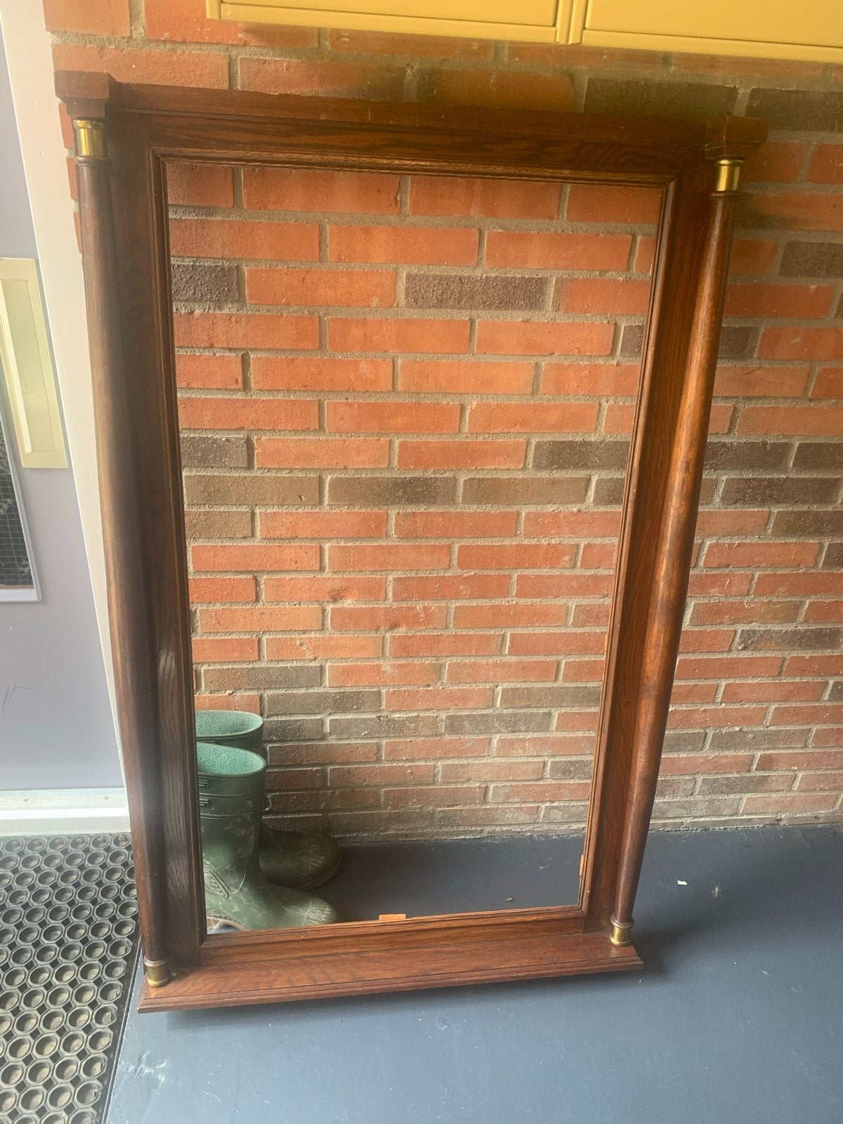 Grote houten spiegel lijst met messing accenten, Ophalen, Rechthoekig, 50 tot 100 cm, 100 tot 150 cm