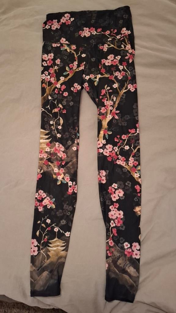 Yoga Democracy set - Yogalegging (L) en top (M), Maat 38/40 (M), Zwart, Ophalen of Verzenden, Fitness of Aerobics