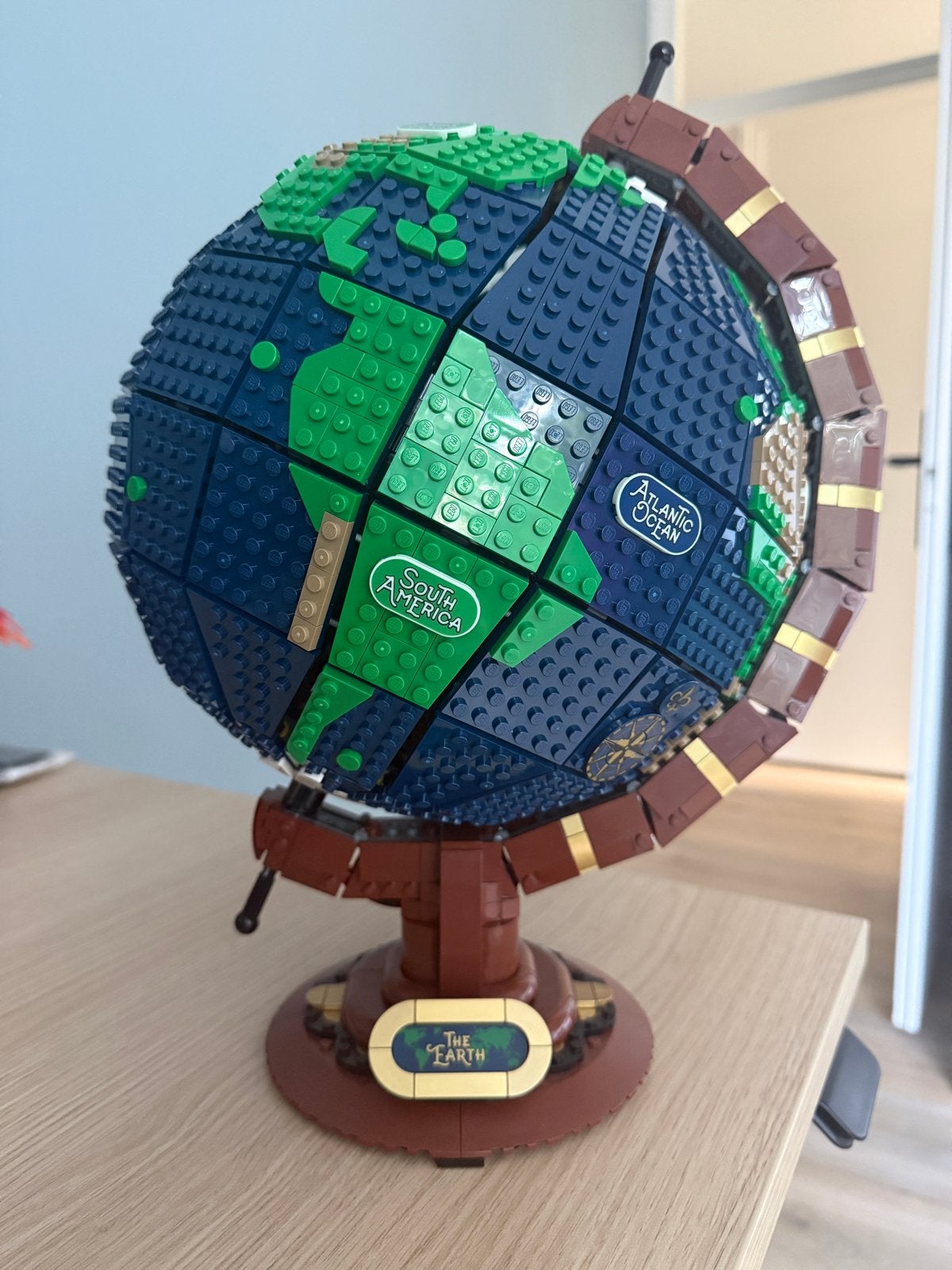 LEGO Ideas 21332 The Globe - De Wereldbol - Zonder doos, Kinderen en Baby's, Speelgoed | Bouwstenen, Ophalen of Verzenden, Zo goed als nieuw