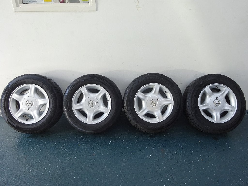 Set nette velgen met banden voor Opel Omega B model 2000, Ophalen, Gebruikt, 15 inch, Banden en Velgen