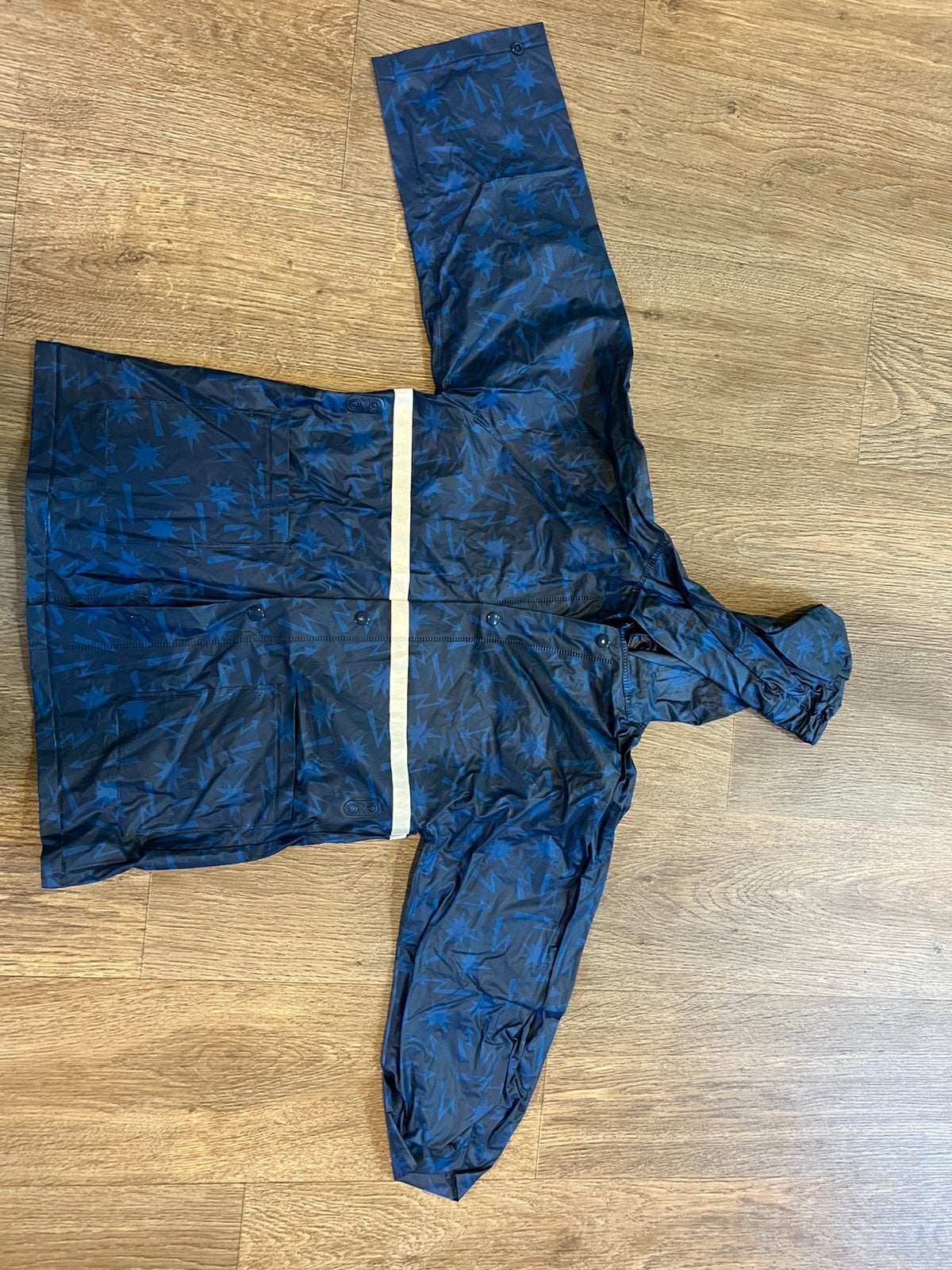 Regenjas blauw met bliksemflitsen maat 110/116, Ophalen of Verzenden, Zo goed als nieuw, Jongen of Meisje, Jas