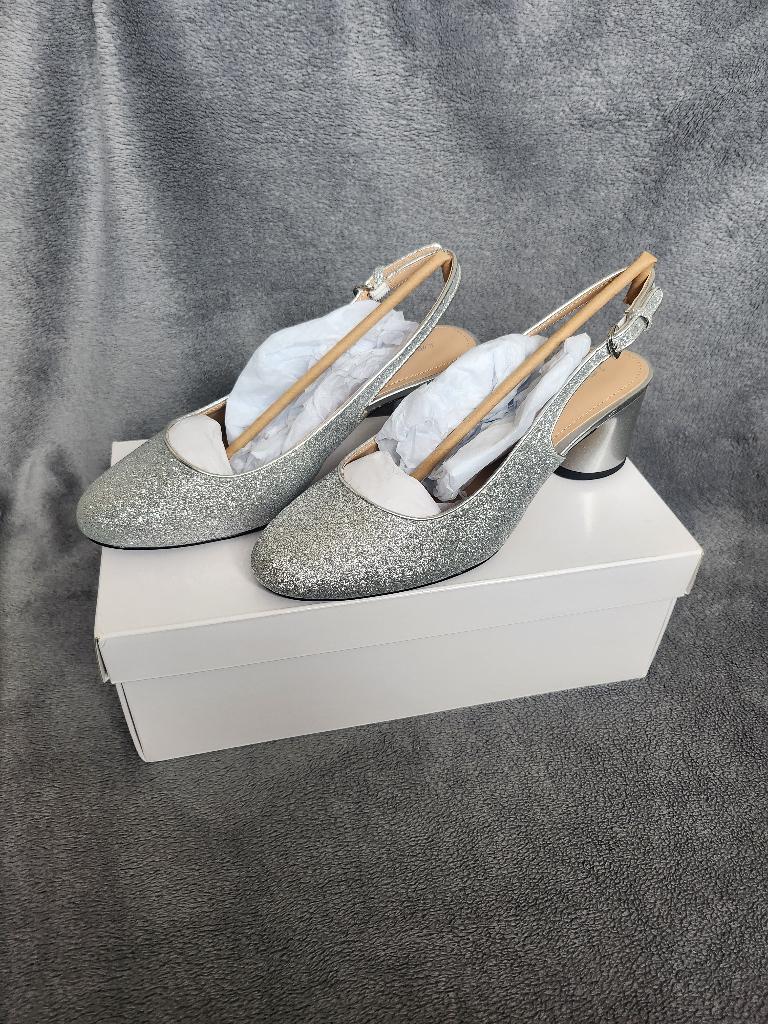 *Nieuw* & Other Stories zilveren slingbacks (39), Schoenen met lage hakken, Overige kleuren, Ophalen of Verzenden, Nieuw