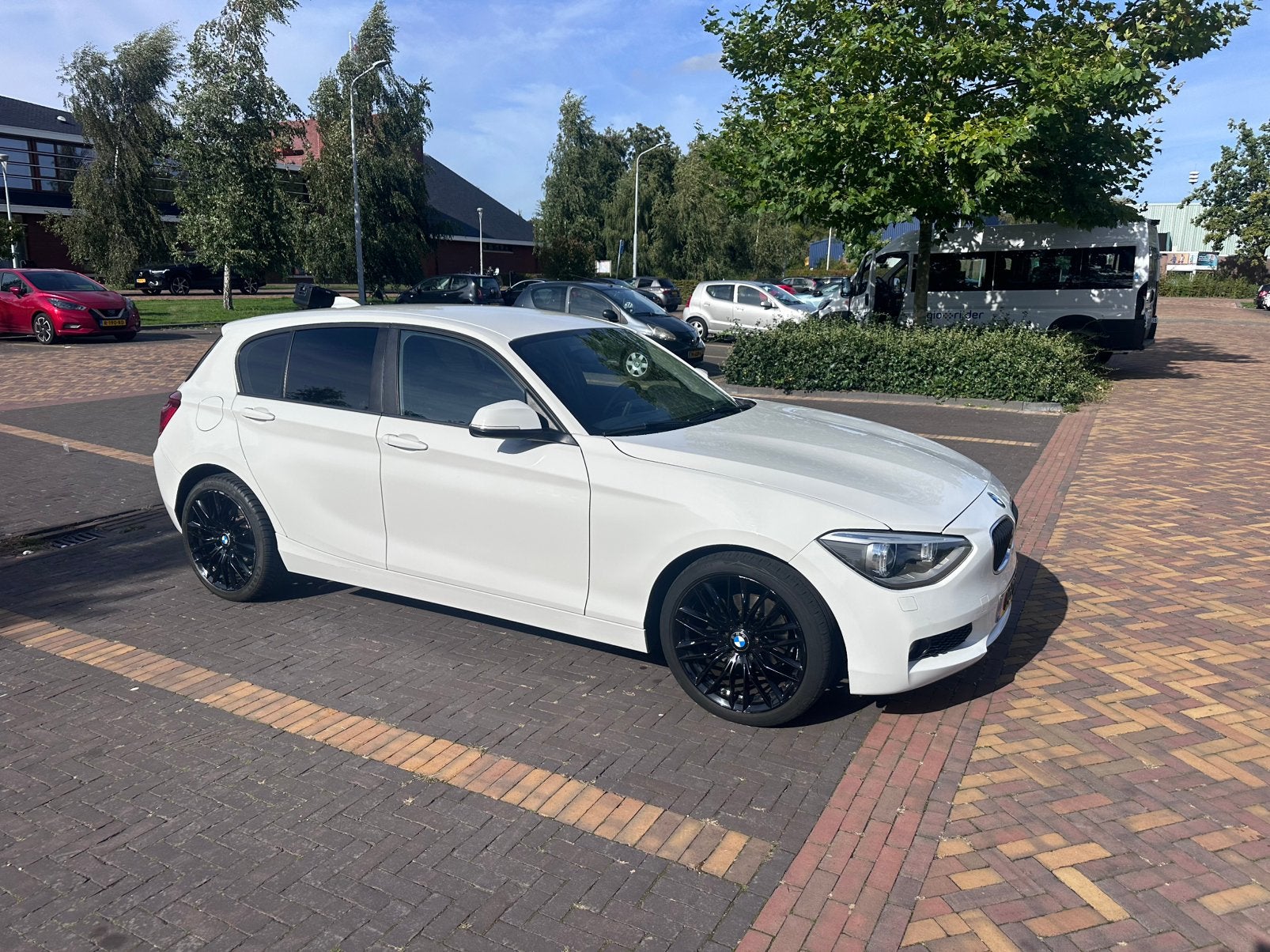 BMW 1-Serie 114I 75KW 5-DR 2012 Wit, Auto's, 1-Serie, Achterwielaandrijving, 4 cilinders, Wit