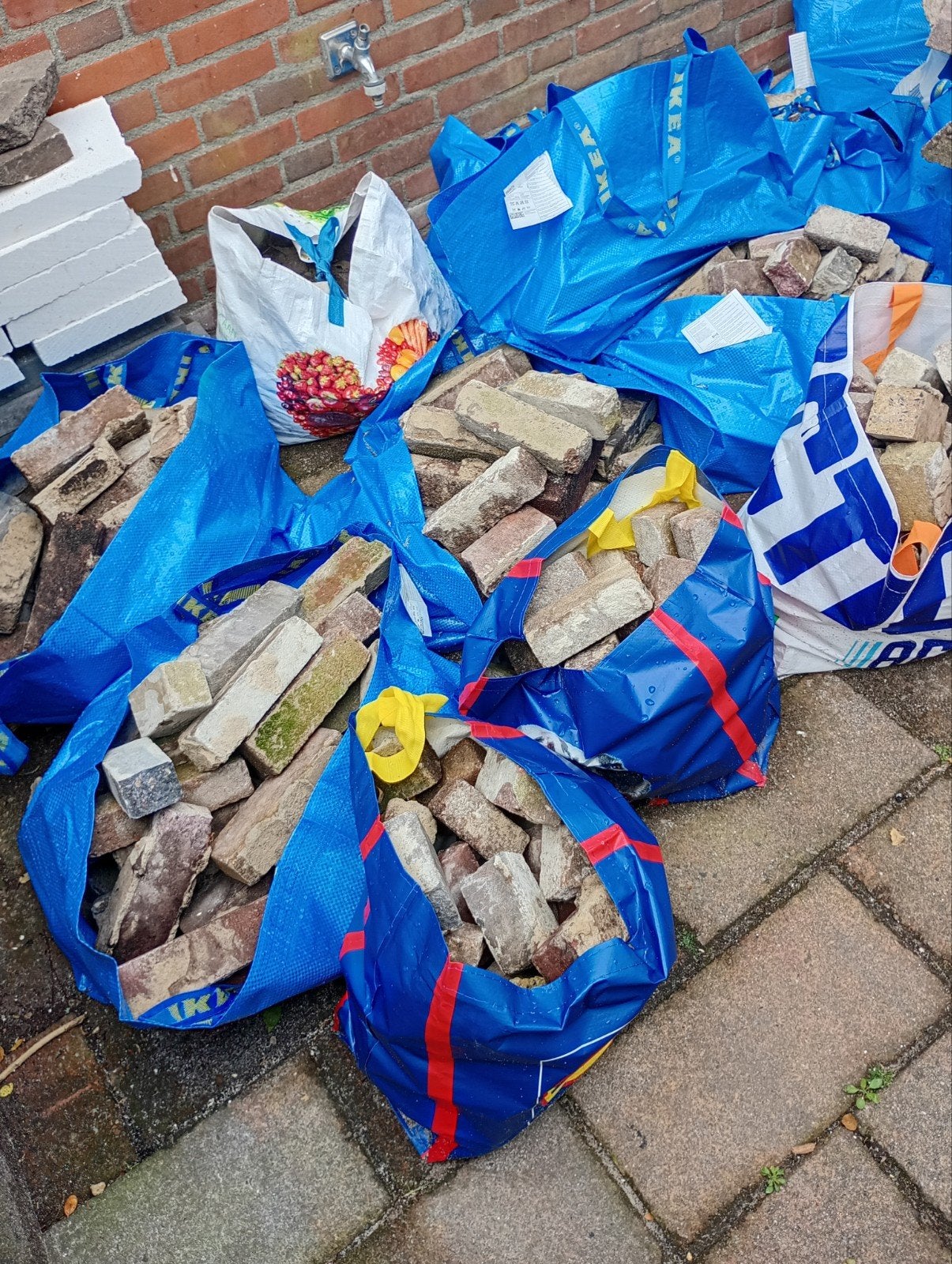 Gebruikte bakstenen voor tuin of bestrating (13tassen), Doe-het-zelf en Verbouw, Metselstenen, Ophalen