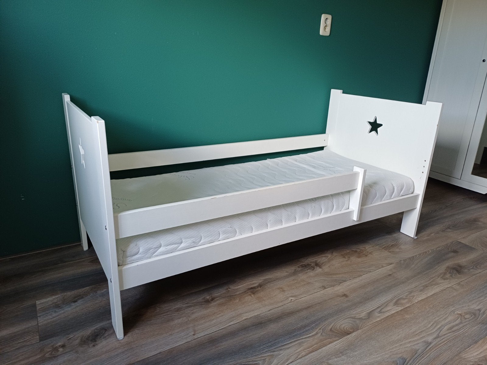 Peuterbed Petit Amelie, Kinderen en Baby's, Kinderkamer | Bedden, Ophalen, Gebruikt, 140 tot 160 cm, 70 tot 85 cm