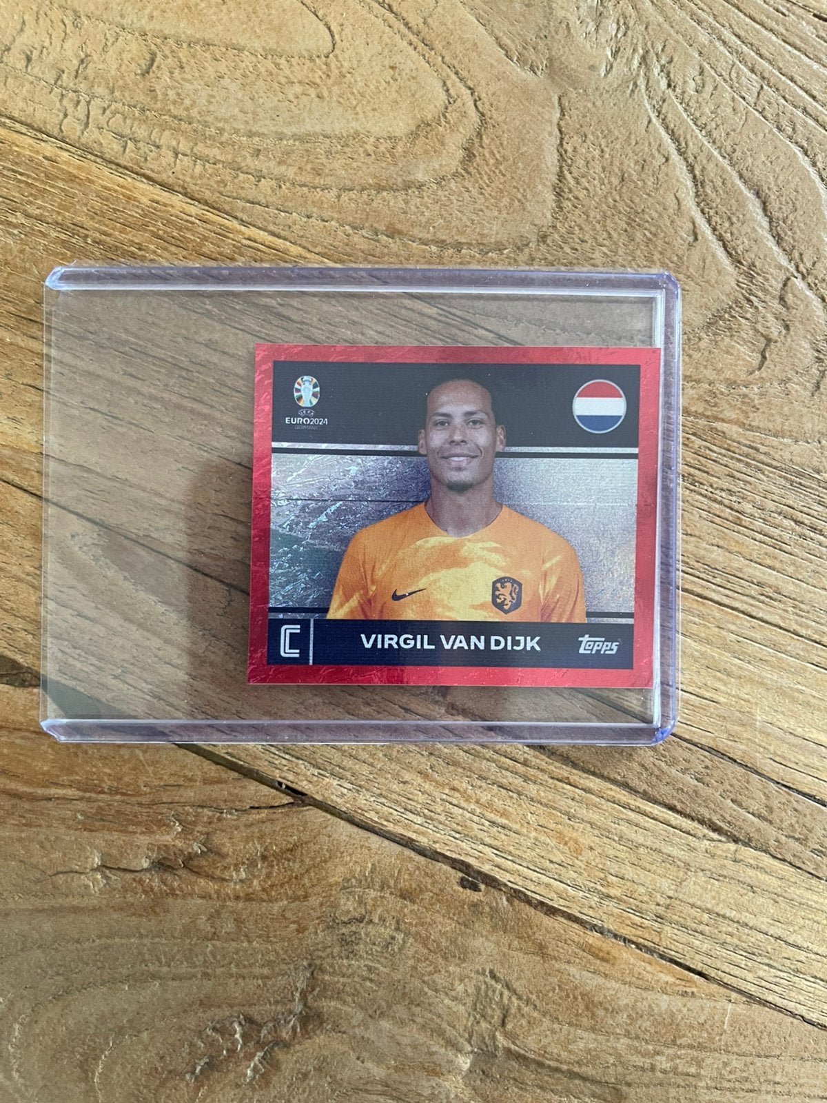 Virgil van Dijk Refractor NL Topps EK 2024 Swiss Editie, Hobby en Vrije tijd, Stickers en Plaatjes, Ophalen of Verzenden, Zo goed als nieuw