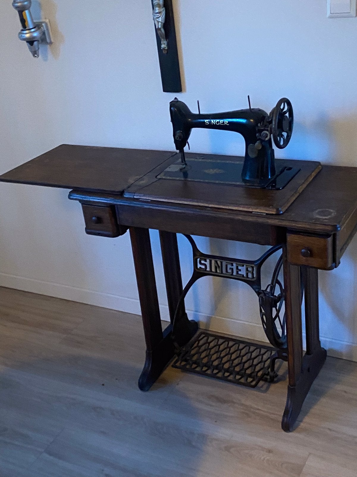 ANTIEKE SINGER NAAIMACHINE, Ophalen