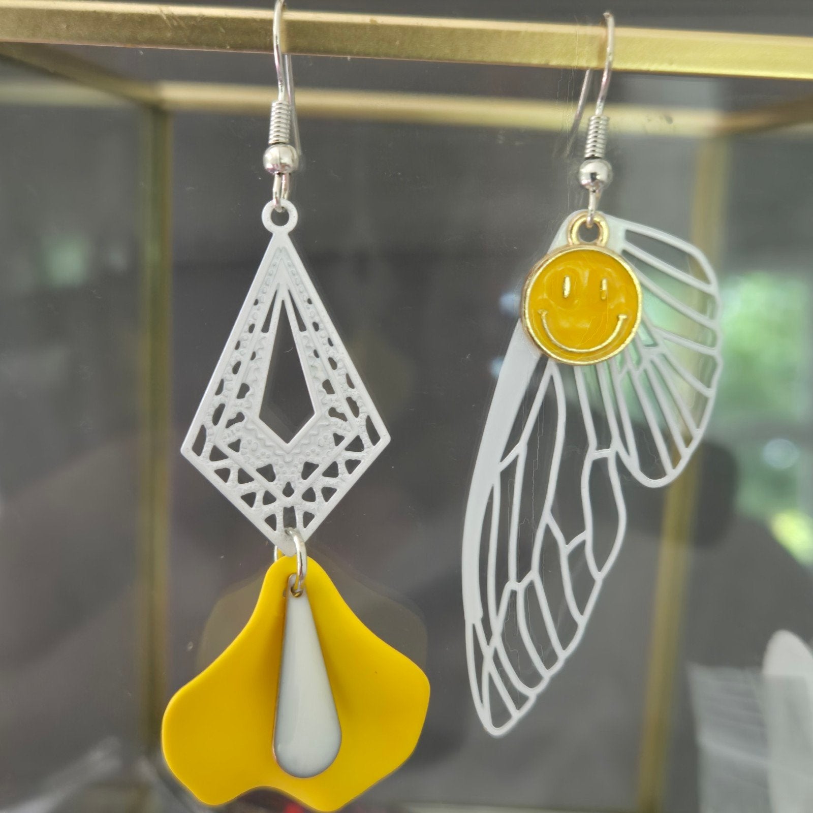 Unieke Asymmetrische Oorbellen: Vleugel & Bloem, Overige materialen, Hangers, Wit, Nieuw
