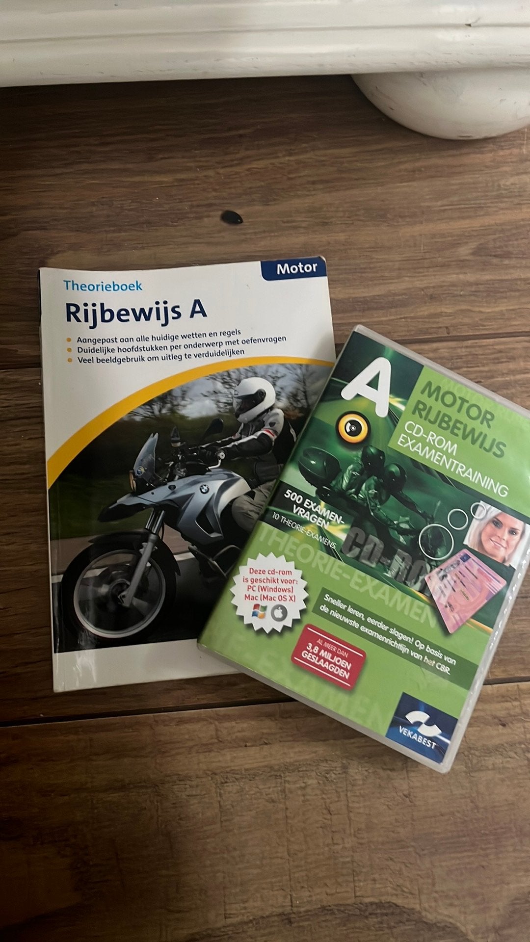 Boek en cd rom rijbewijs a, Ophalen of Verzenden, Gelezen