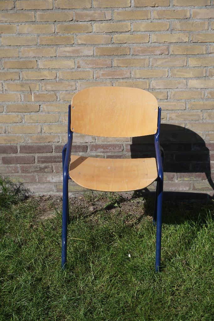 Houten stoelen kantinestoelen stapelstoelen schoolstoelen
