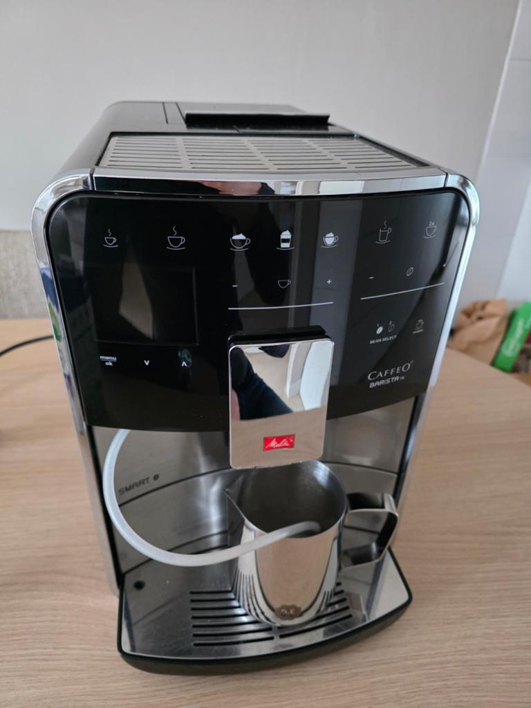 Melitta Caffeo Barista TS Smart inclusief melkopschuimkan, Witgoed en Apparatuur, Koffiezetapparaten, Gebruikt, Koffiebonen, Koffiemachine