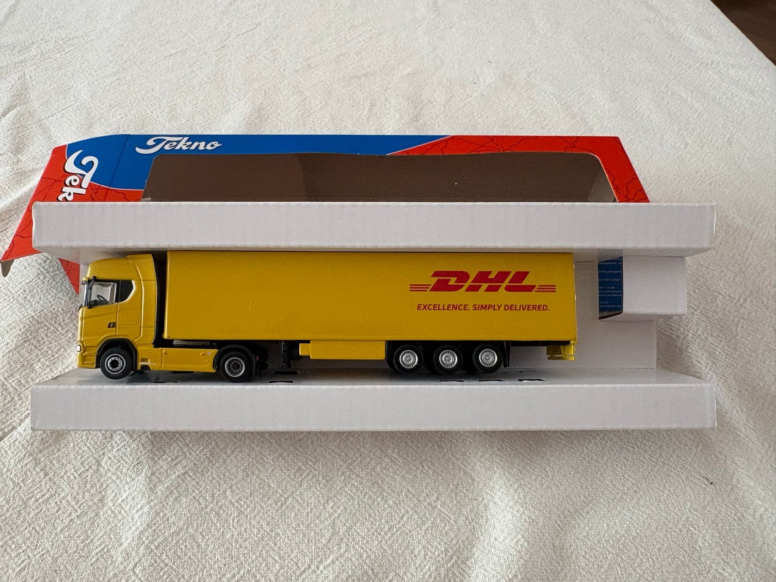 Nieuw DHL model Vrachtwagen schaal 1:87, Hobby en Vrije tijd, Modelauto's | 1:87, Ophalen of Verzenden, Nieuw, Bus of Vrachtwagen