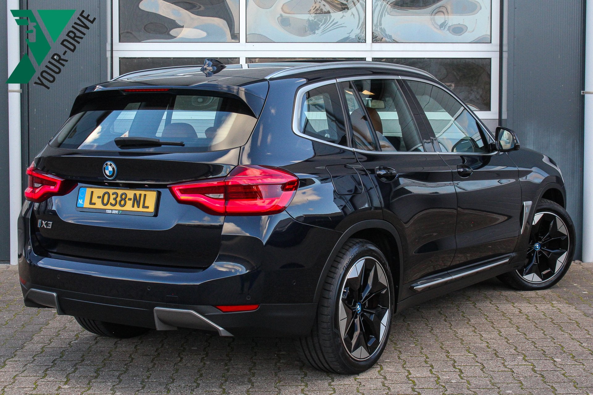 BMW IX3 High Executive 80 kWh | 12 Mnd. Garantie & SOH 99,4%, Auto's, Dealer onderhouden, Achterwielaandrijving, Gebruikt, 750 kg