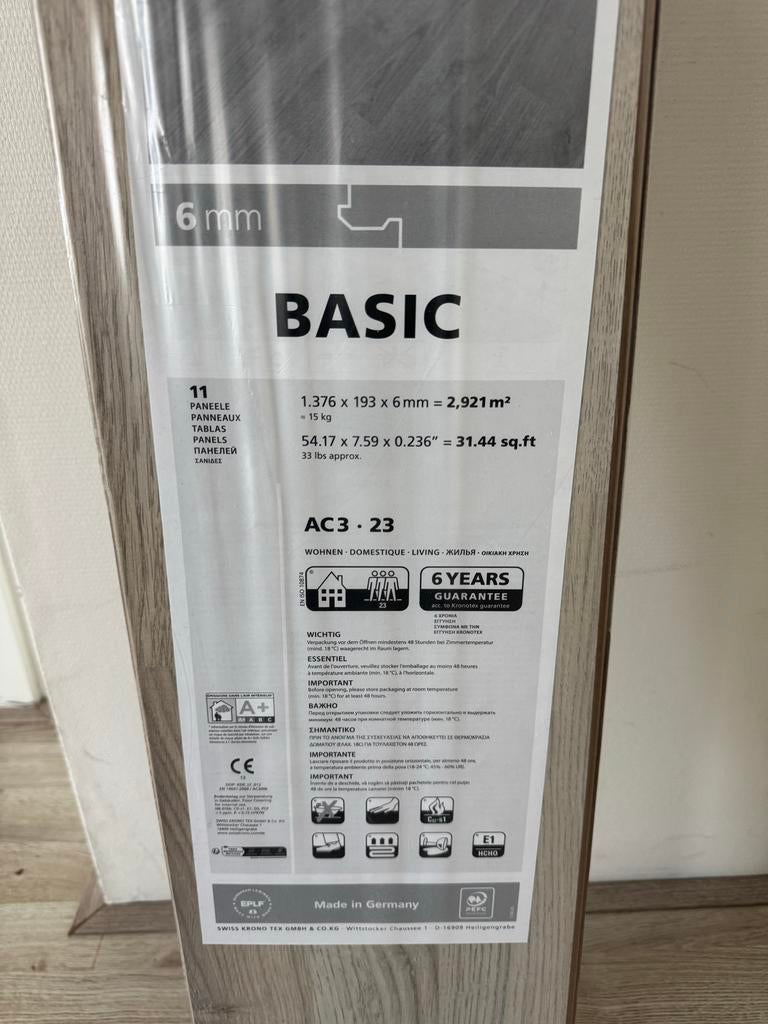 Laminaat (2,5 pak) met rol ondervloer - Nieuw, Ophalen, 50 tot 150 cm, Nieuw, 5 tot 10 m²