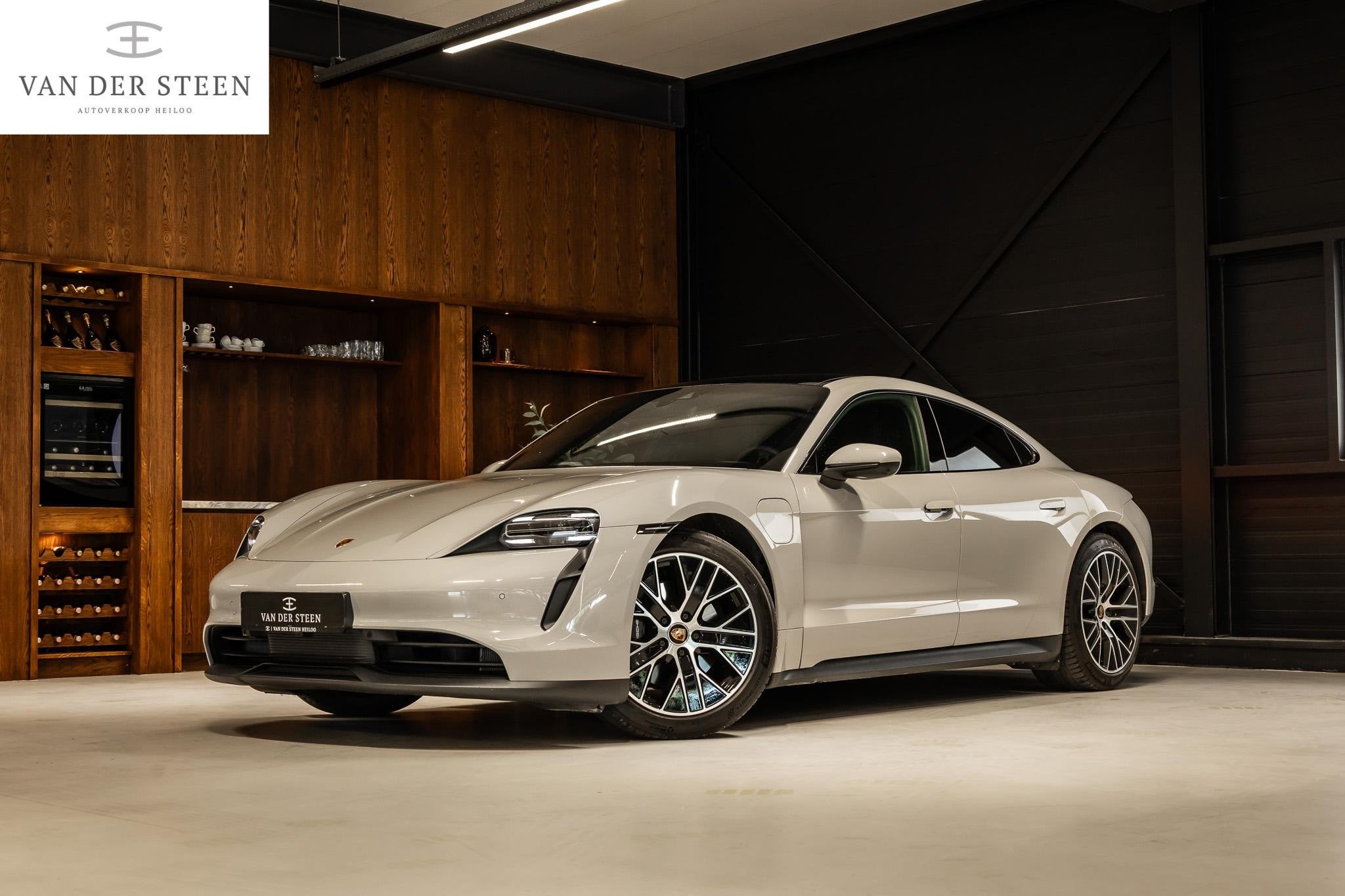 Porsche Taycan Performance 93 kWh Passenger Display | Pano |, Auto's, Automaat, Achterwielaandrijving, Gebruikt, Leder