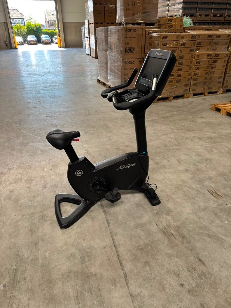 LIFE FITNESS ELEVATION DISCOVER SE3 UPRIGHT BIKE, Sport en Fitness, Ophalen, Gebruikt, Benen, Hometrainer