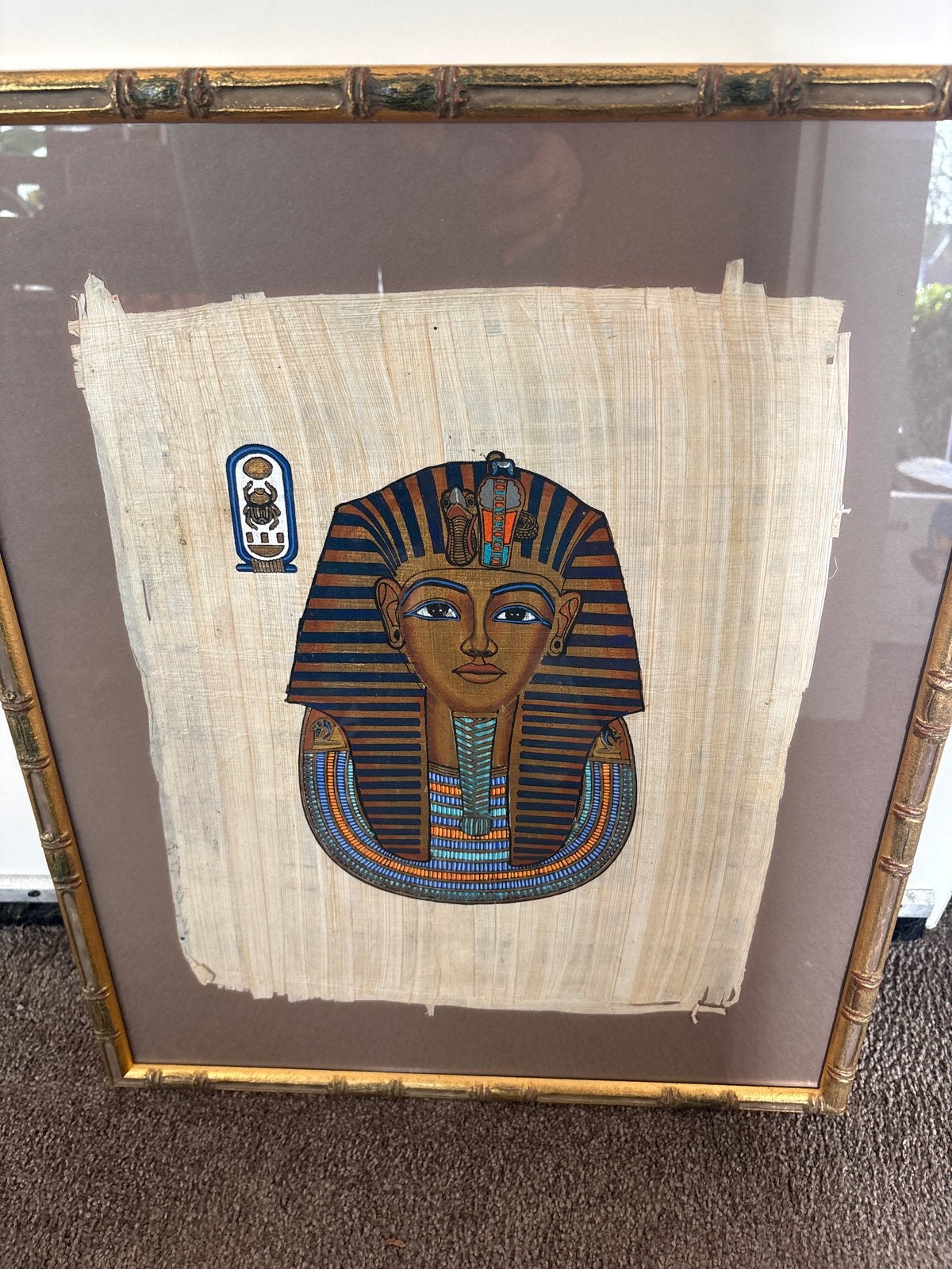 Ingelijste Egyptische Papyrus met Toetanchamon, Schilderij, Ophalen of Verzenden, Papier/karton, Meerkleurig