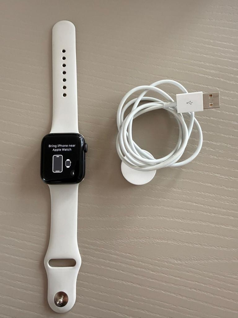 Apple Watch Series 5 40mm - Zo goed als nieuw batt95%!!, Ophalen, Waterdicht, Zo goed als nieuw, IOS