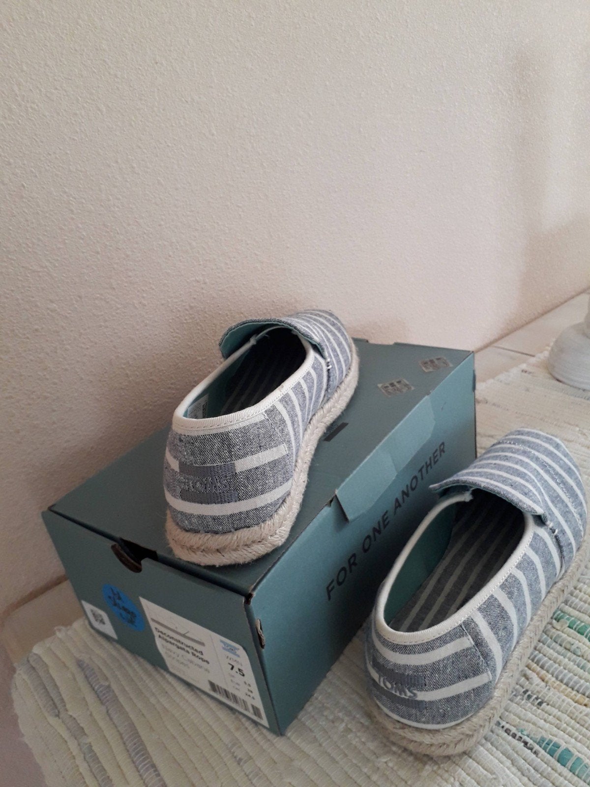 TOMS: nonchalante, tijdloze espadrilles. NIEUW! maat 38., Nieuw, Ophalen of Verzenden, TOMS, Espadrilles of Moccasins