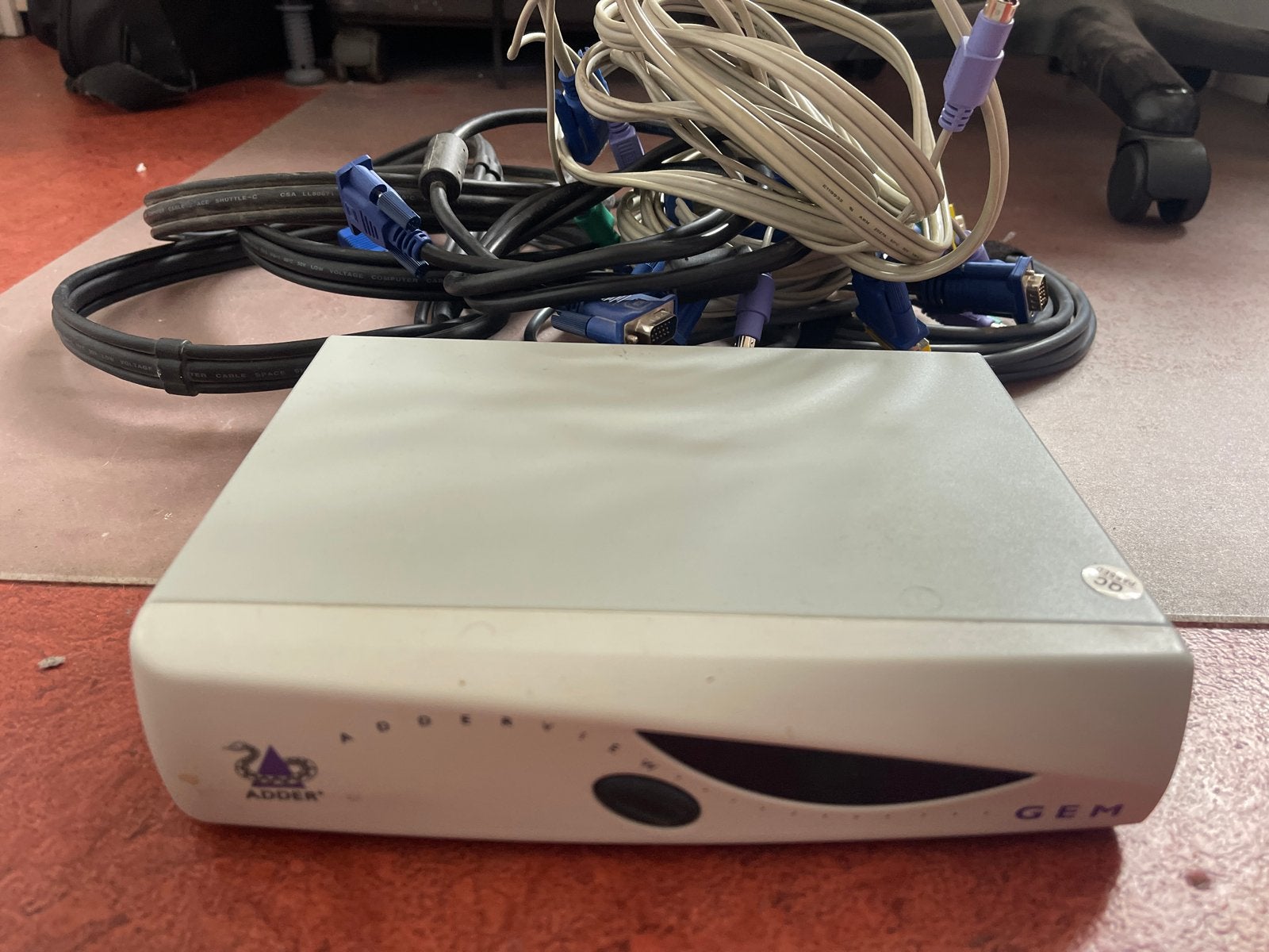 Adderview VGA 4 Poorts KVM Switch incl. bekabeling, Computers en Software, Overige Computers en Software, Ophalen of Verzenden