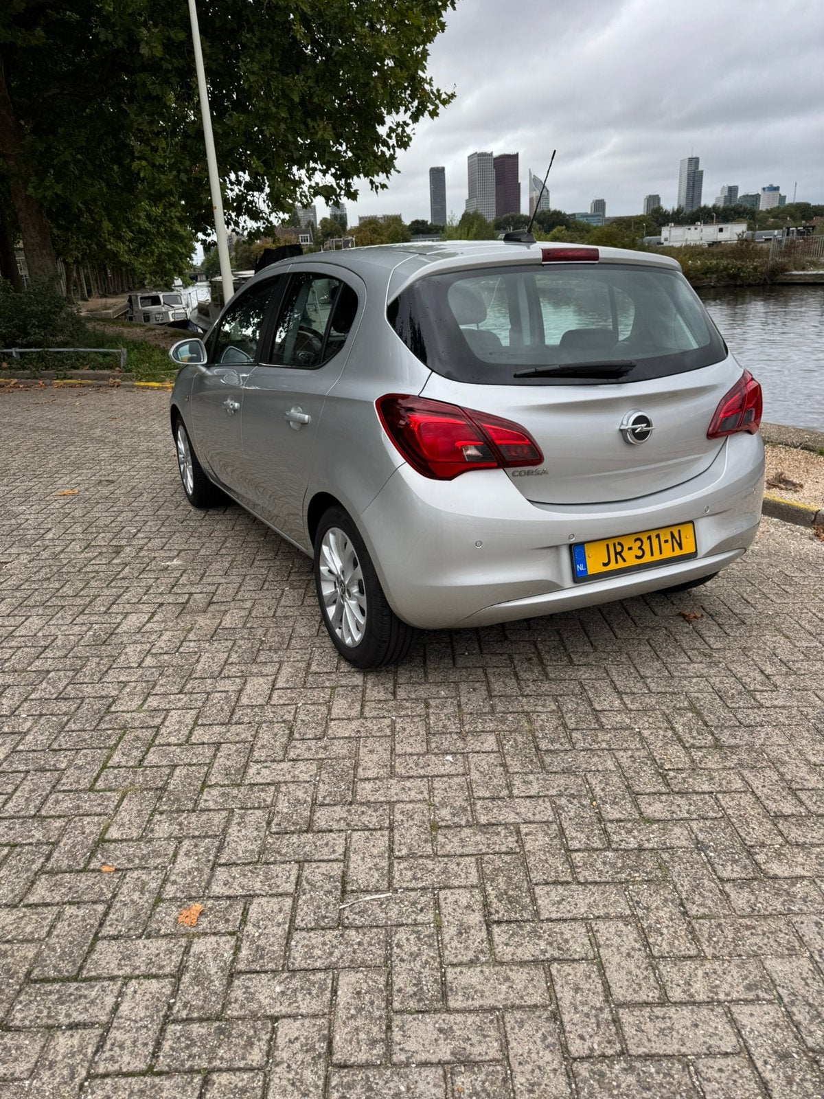 Foto 11 van Opel Corsa 1.4 66KW/90PK 5D 2016 Grijs