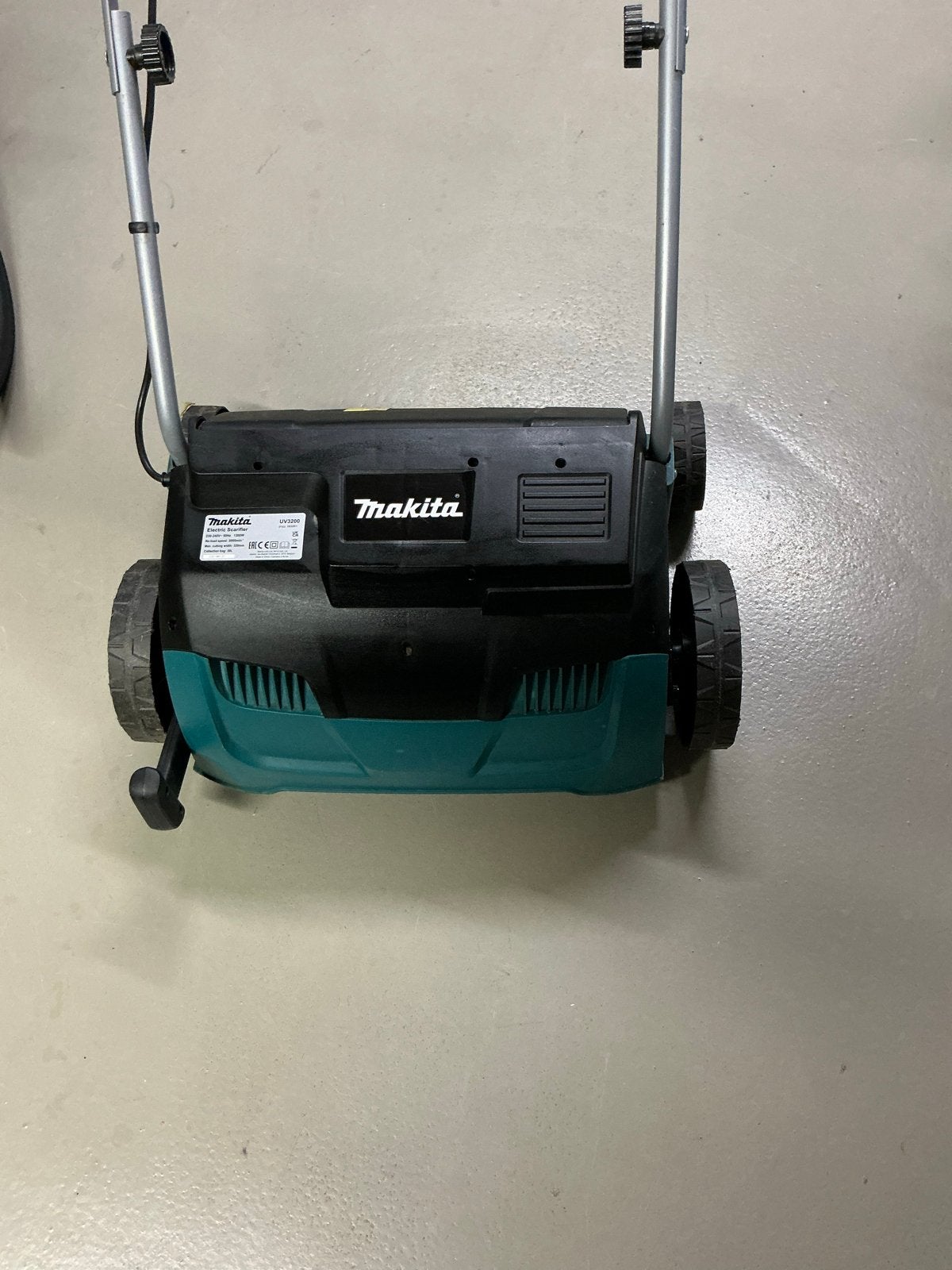 Makita UV3200 Elektrische Verticuteermachine - Zo goed als n, Tuin en Terras, Cirkelmaaier, Elektrische grasmaaier, Ophalen of Verzenden