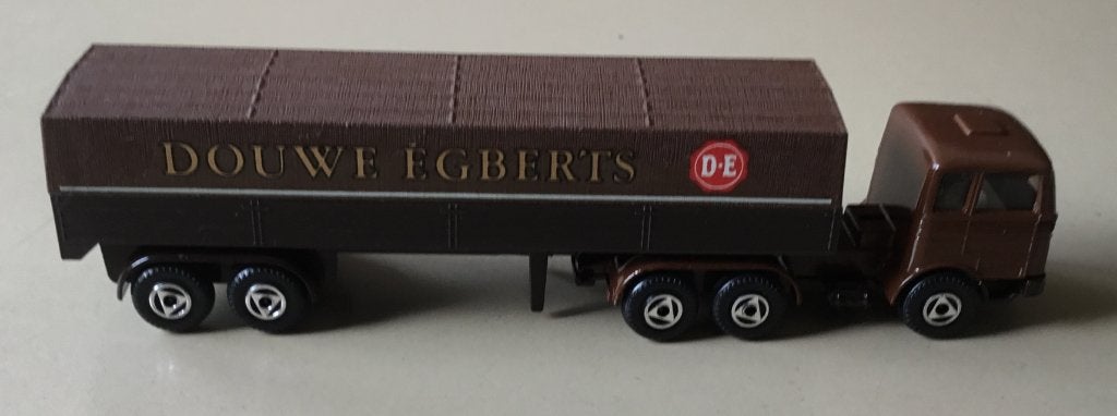 EFSI 1:87 Mercedes GESLOTEN OPLEGGER " DOUWE EGBERTS ", Ophalen of Verzenden, Gebruikt, Bus of Vrachtwagen, Efsi