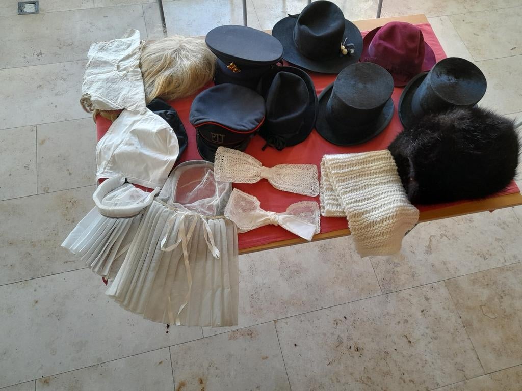 Oude hoeden en mutsen etc., Ophalen of Verzenden, Gedragen, One size fits all