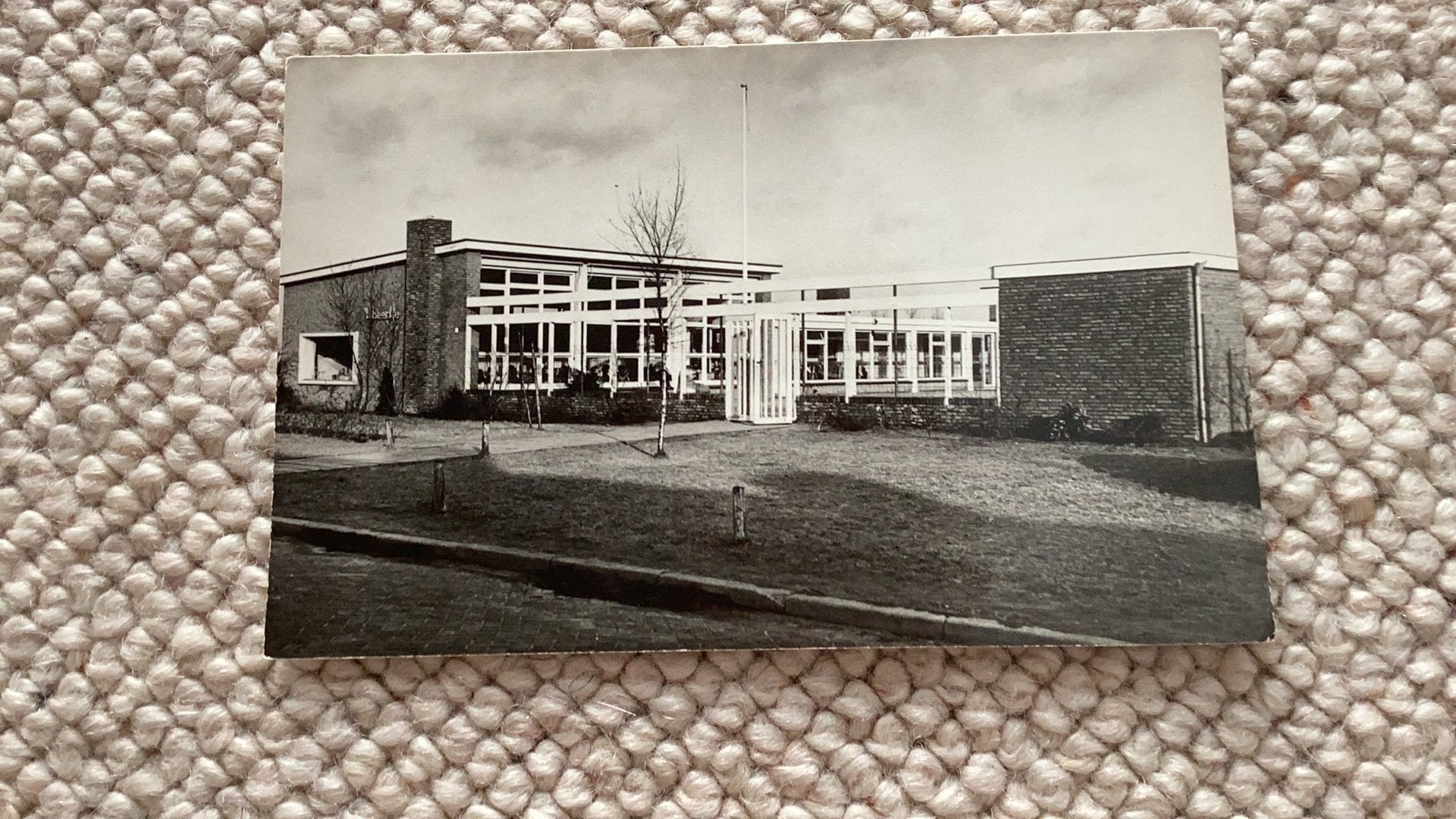 Ansichtkaart Nieuwe Pekela Chr. Kleuterschool ‘t Beertje.991, Verzamelen, Ansichtkaarten | Nederland, Ophalen of Verzenden, 1940 tot 1960