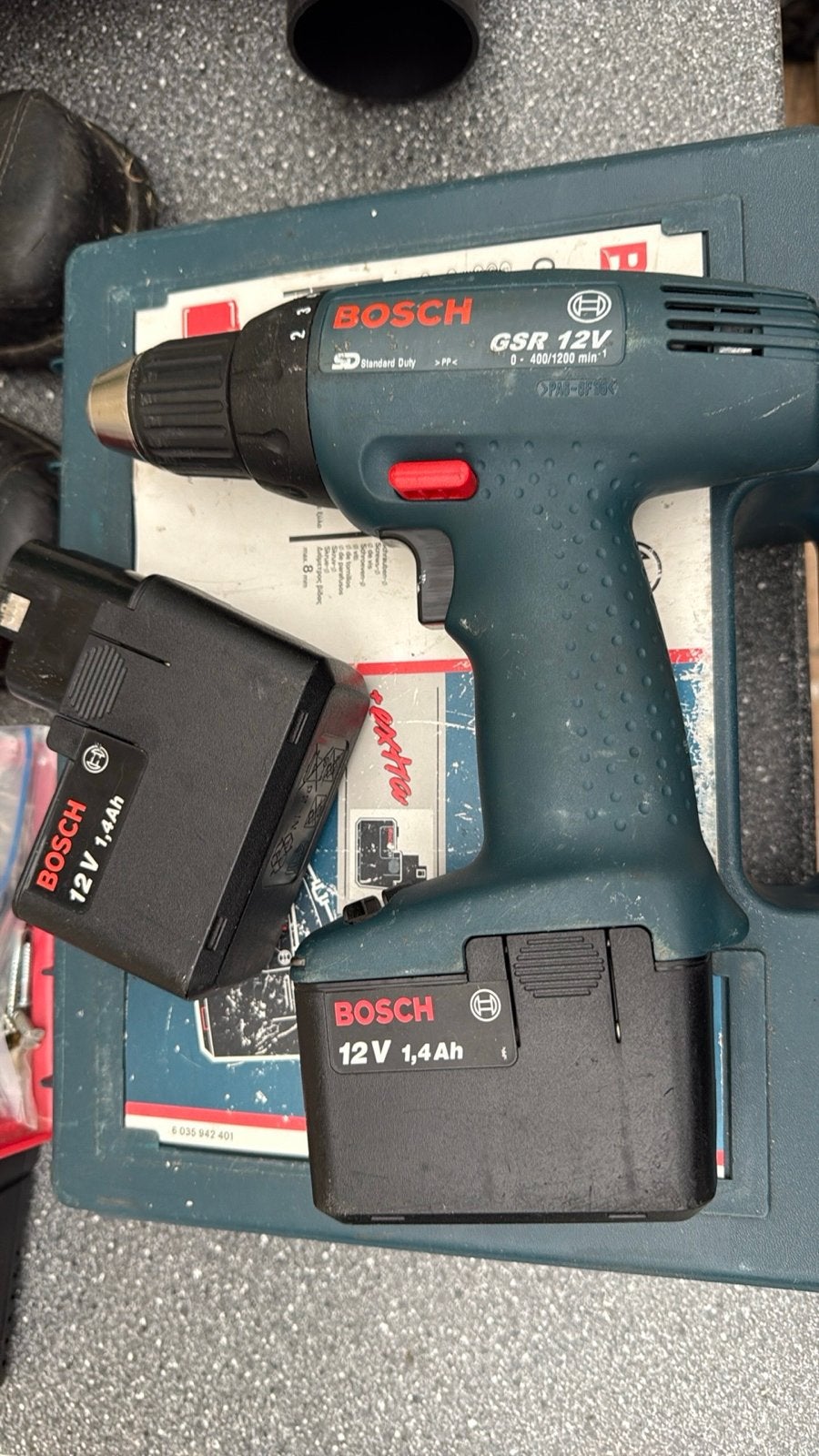 Bosch GSR 12V Accuboormachine met 2 accu's en lader, Gebruikt, Variabele snelheid, Ophalen of Verzenden, Boor- en Schroefmachine