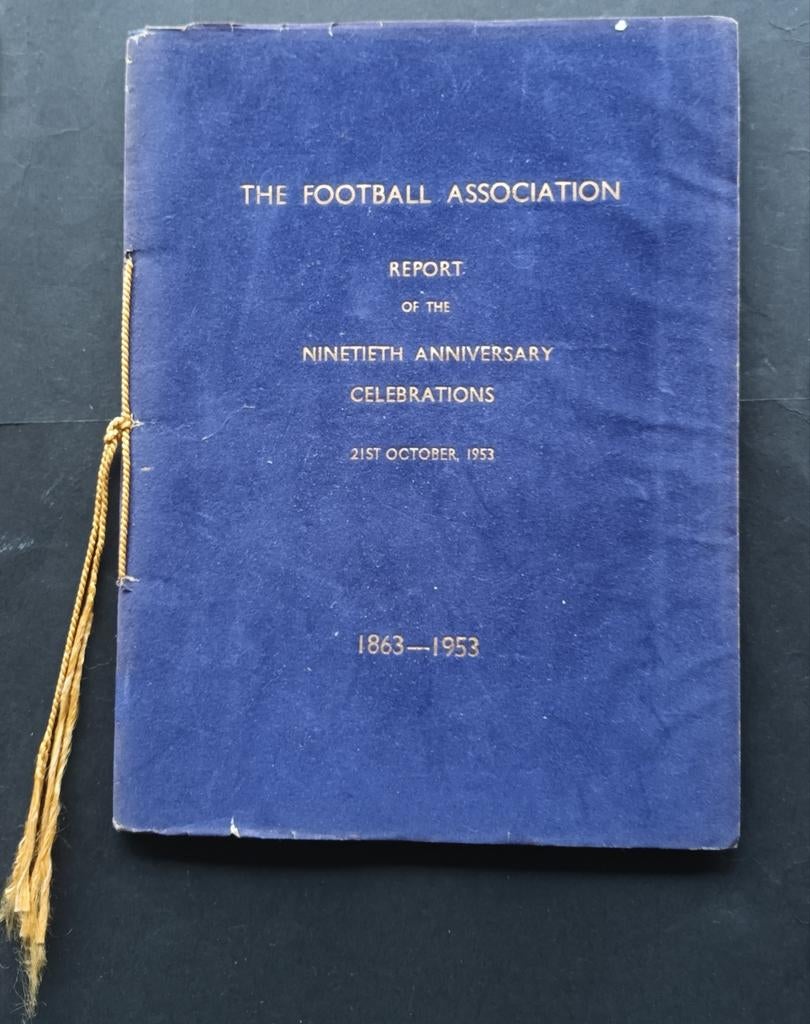 Oud Voetbal boekje 90 jr Jubileum The Football Assocciaton, Verzamelen, Verzenden
