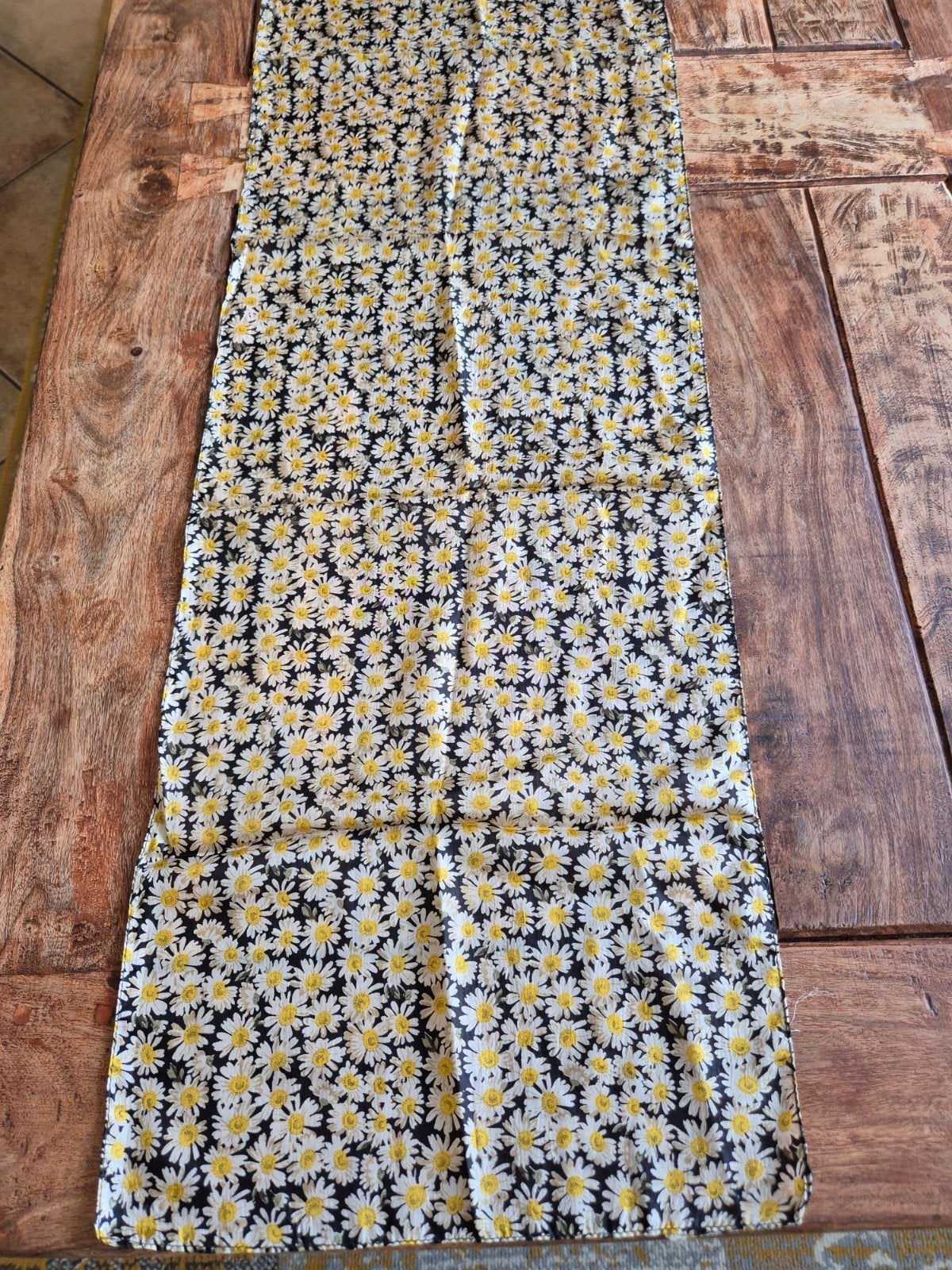 Zwart-wit madeliefjes stof - 88x35 cm, Kleding | Dames, Ophalen of Verzenden, Zo goed als nieuw, Maat 34 (XS) of kleiner, Sjaal